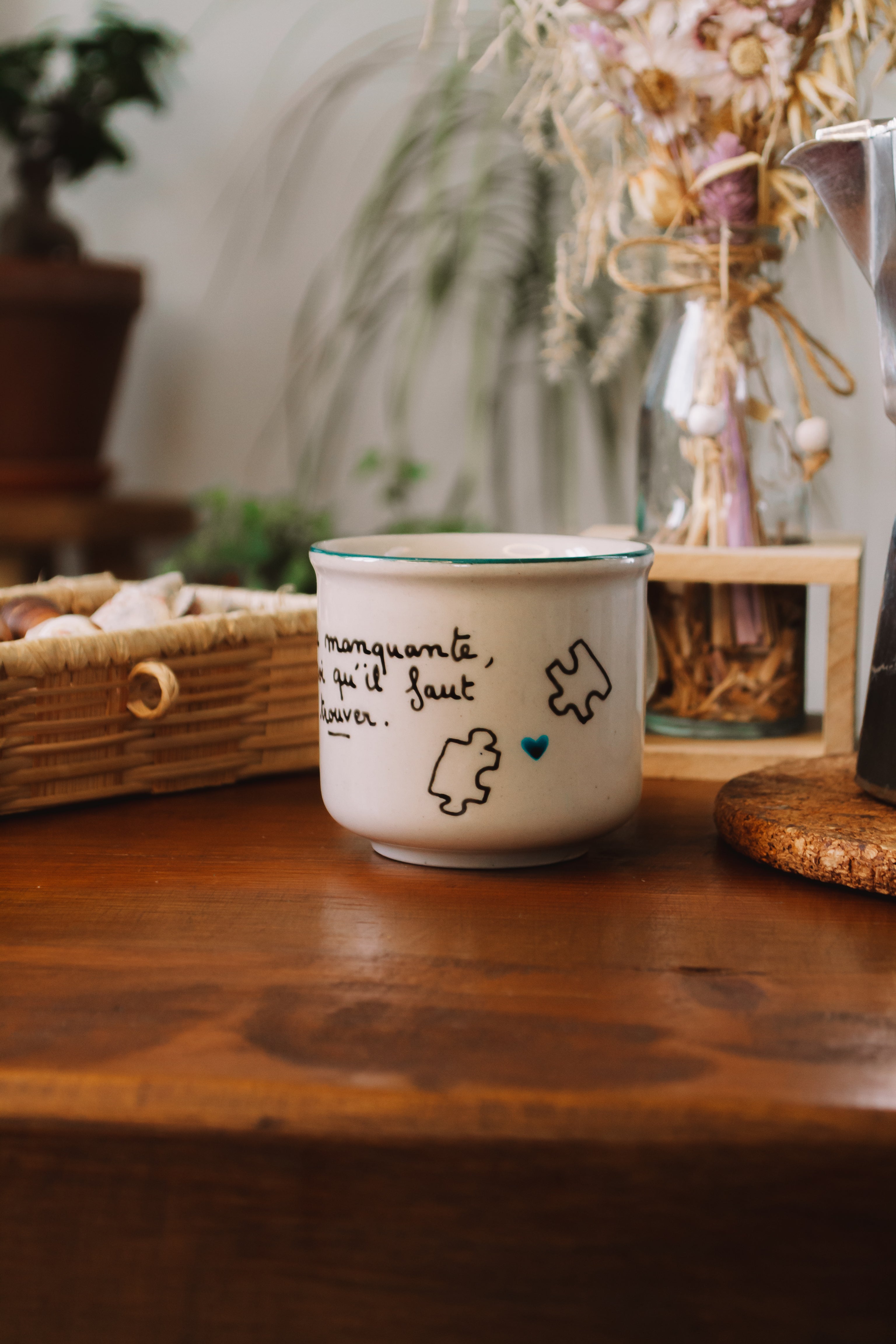 Vaisselle chinée et décorée à la main - grisbleu