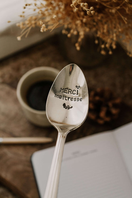 Cuillère "MERCI maitresse" - sous le sable design - grisbleu