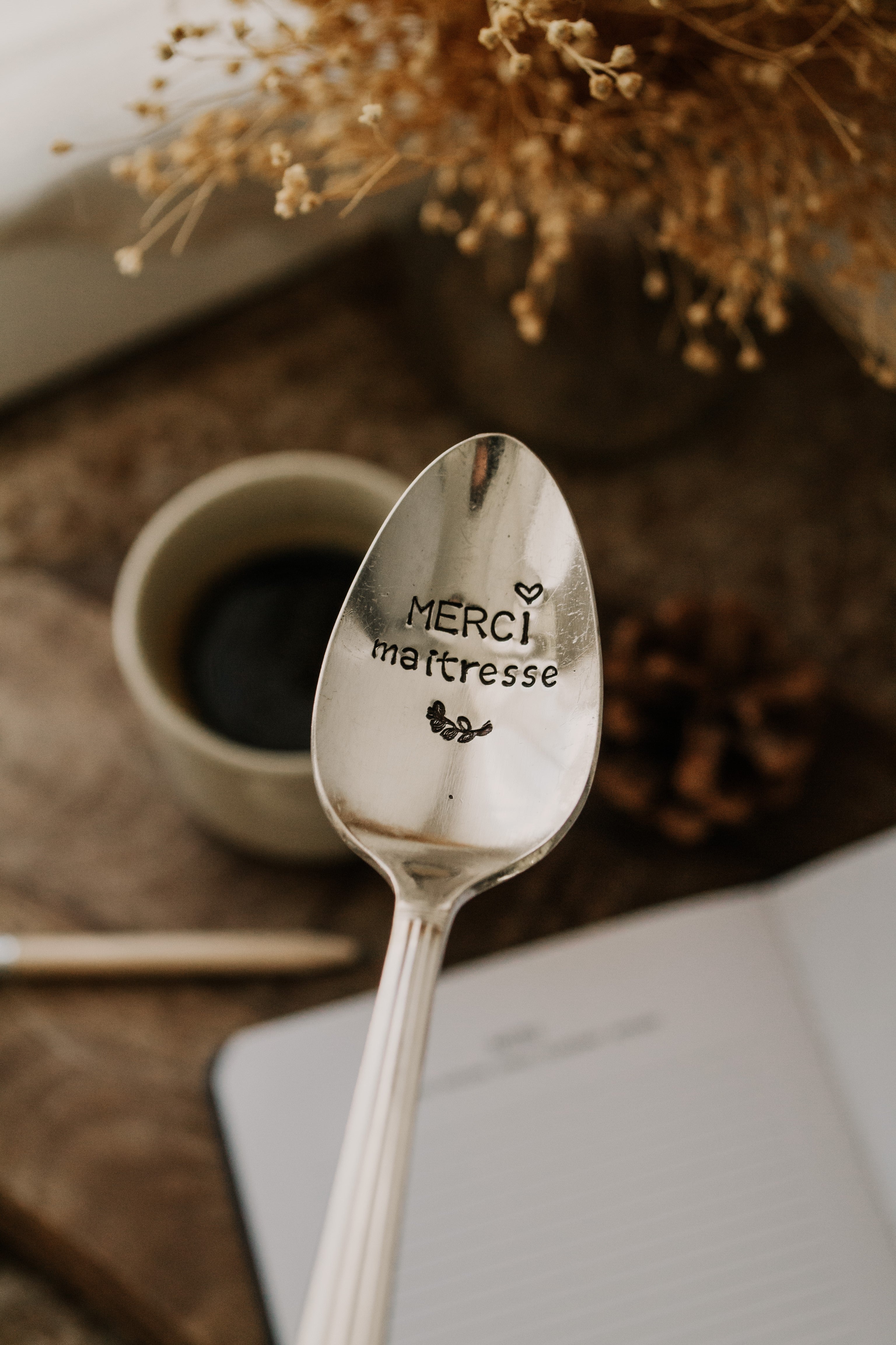 Cuillère "MERCI maitresse" - sous le sable design - grisbleu