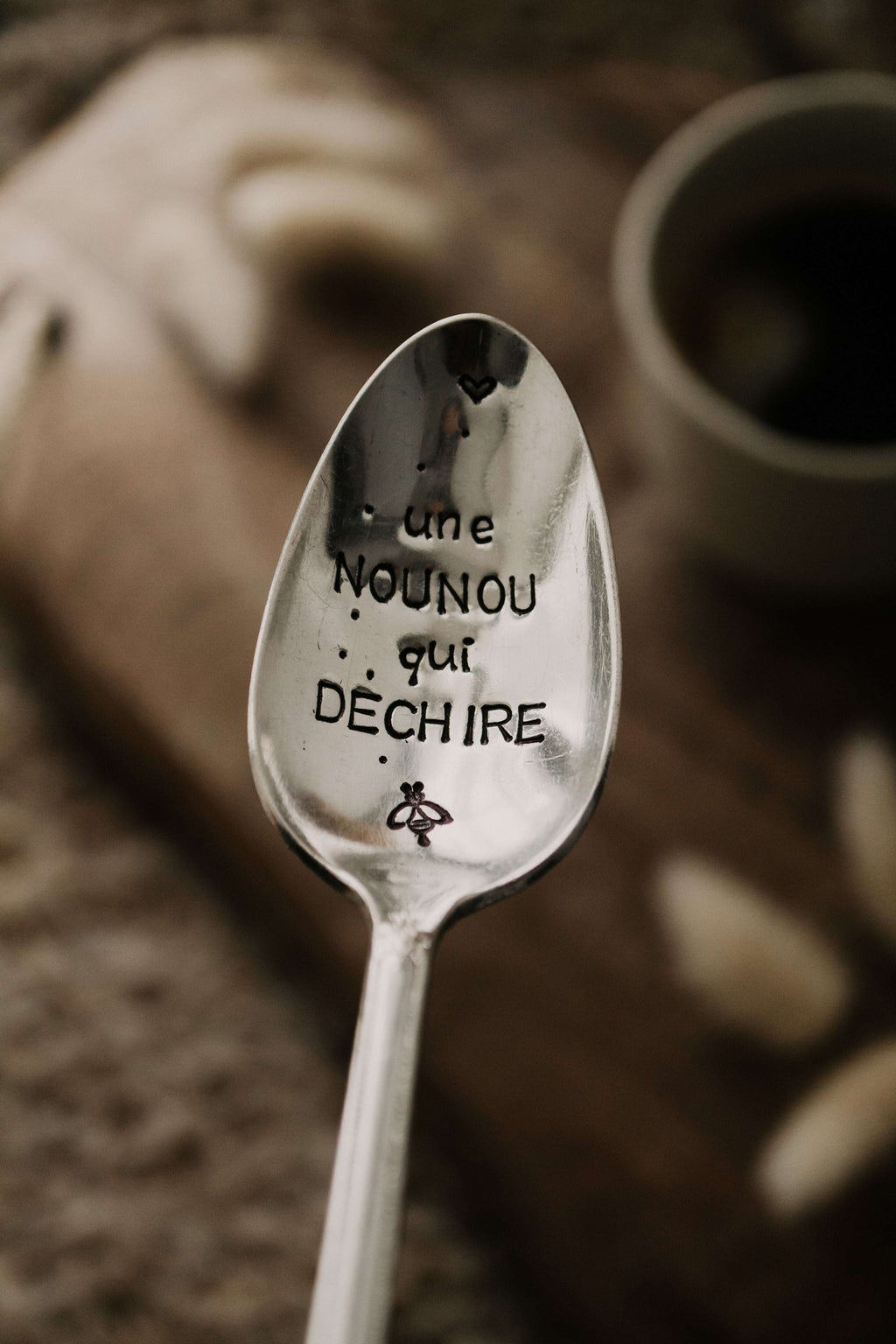 Cuillère "une NOUNOU qui DECHIRE" - sous le sable design - grisbleu