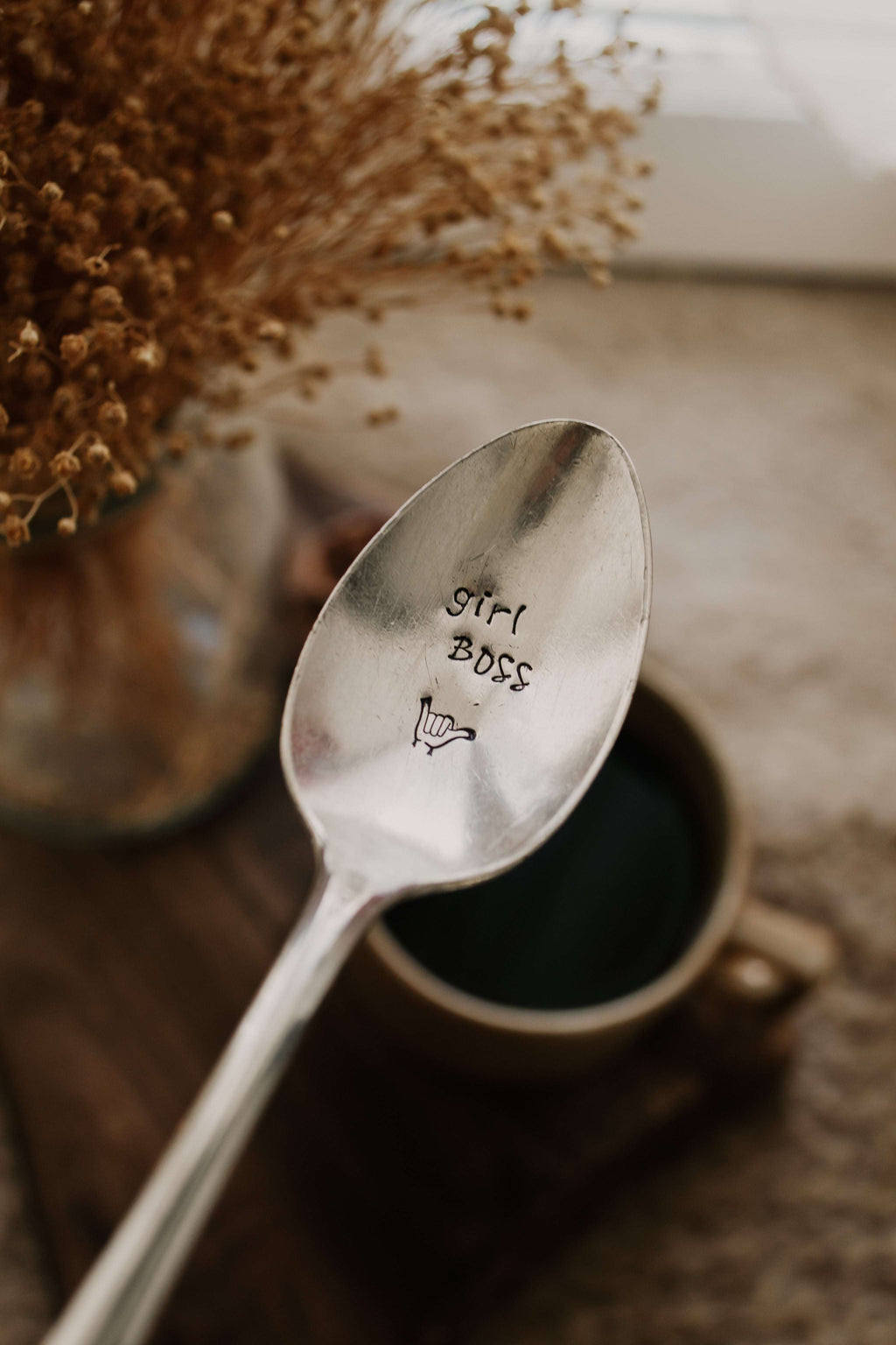 Cuillère "Girl BOSS" - sous le sable design - grisbleu