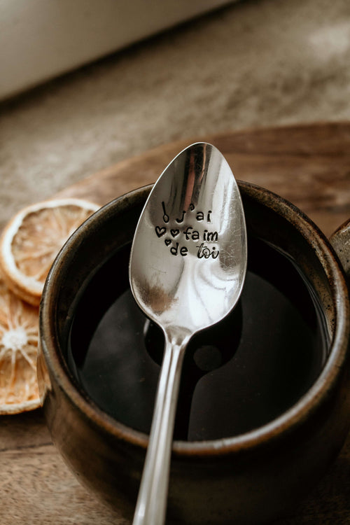 Cuillère "j'ai faim de toi" - sous le sable design - grisbleu