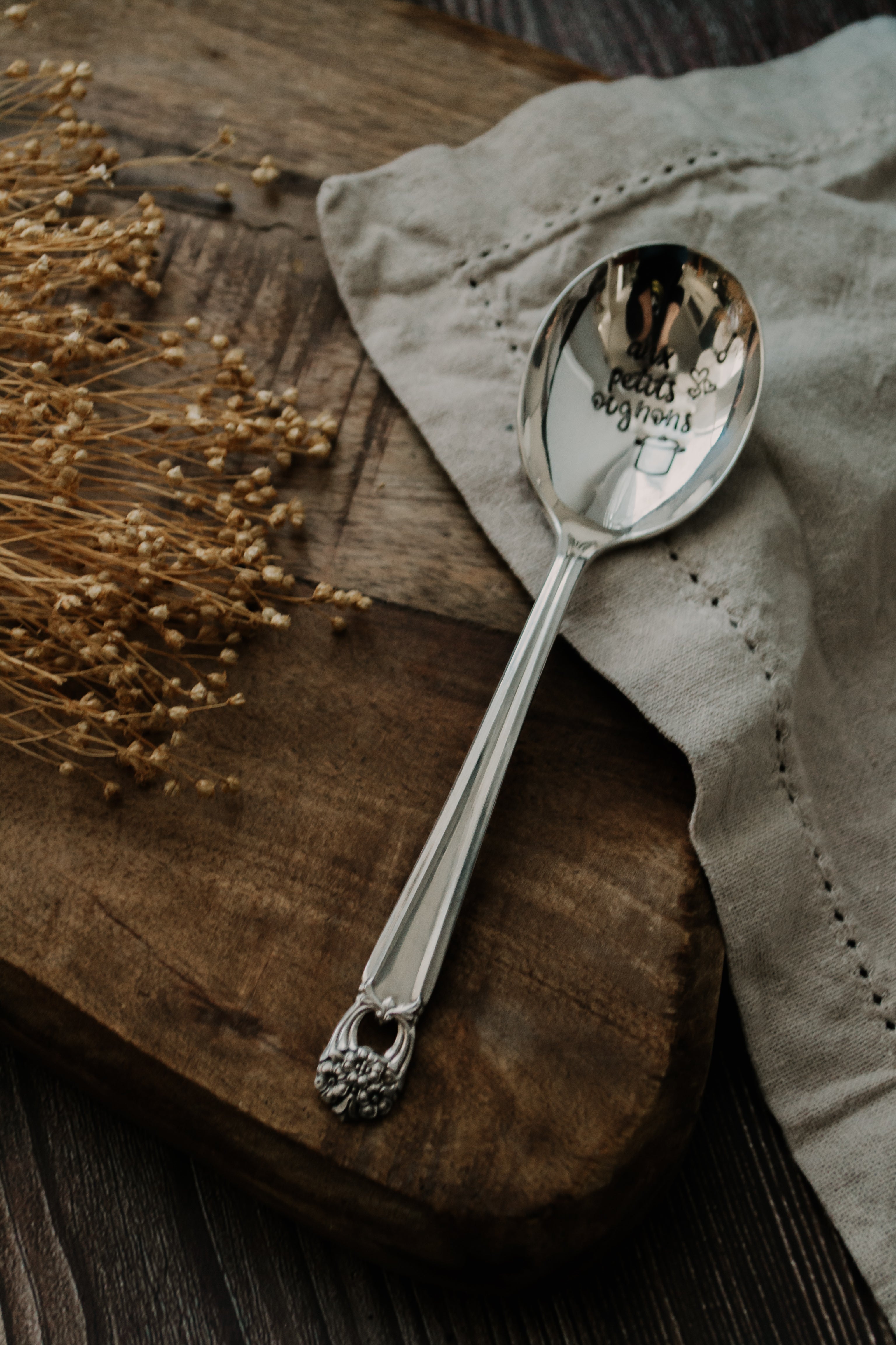 Cuillère atypique "aux petits oignons" - sous le sable design - grisbleu