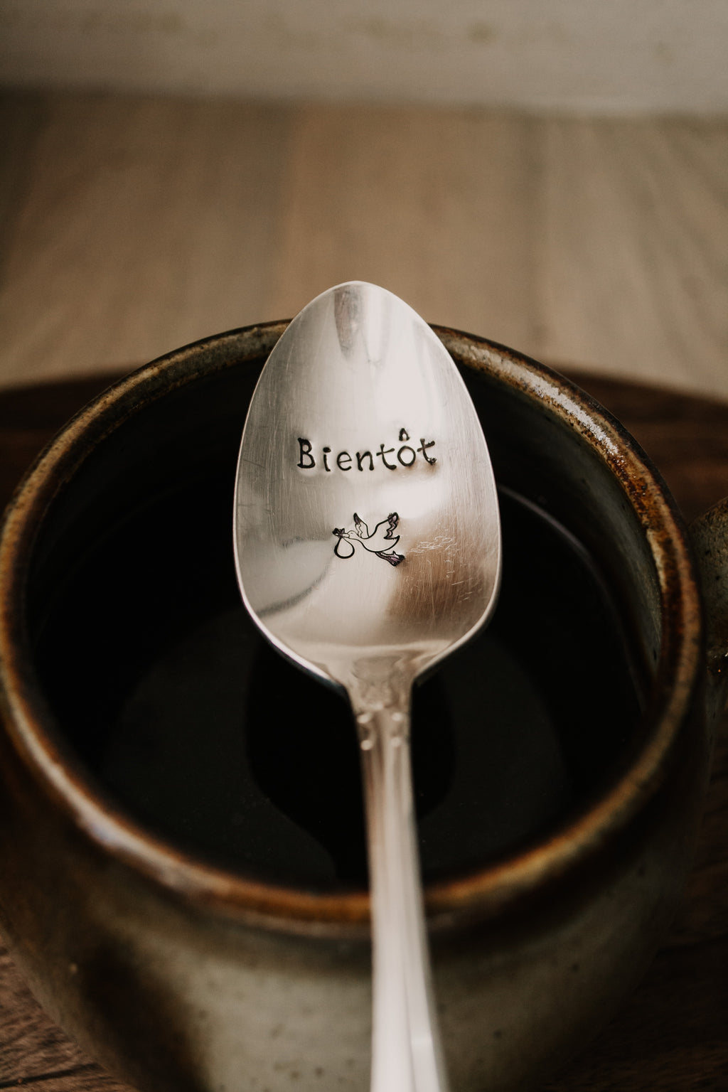 Cuillère "Bientôt ..." - sous le sable design - grisbleu