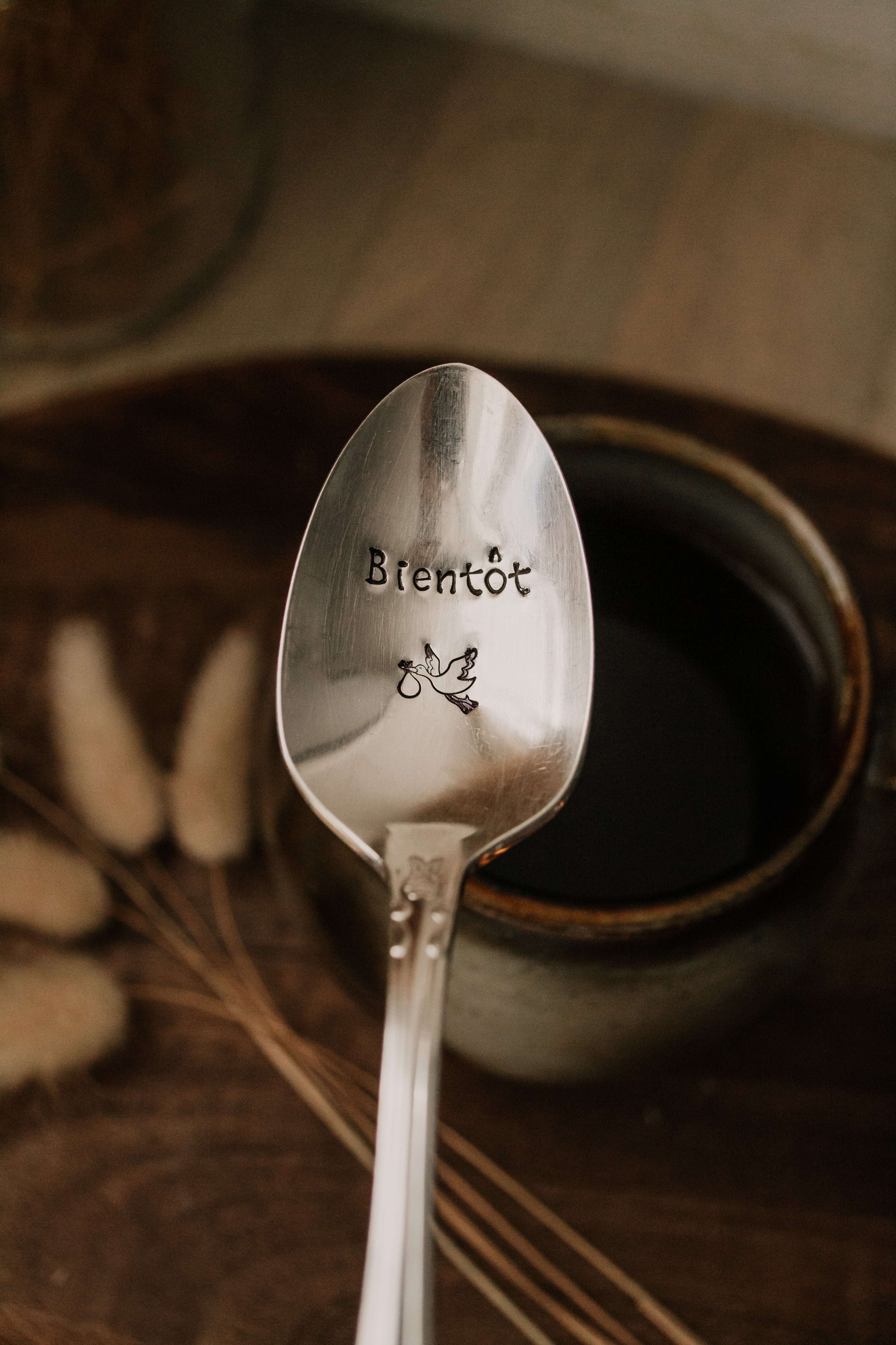 Cuillère "Bientôt ..." - sous le sable design - grisbleu