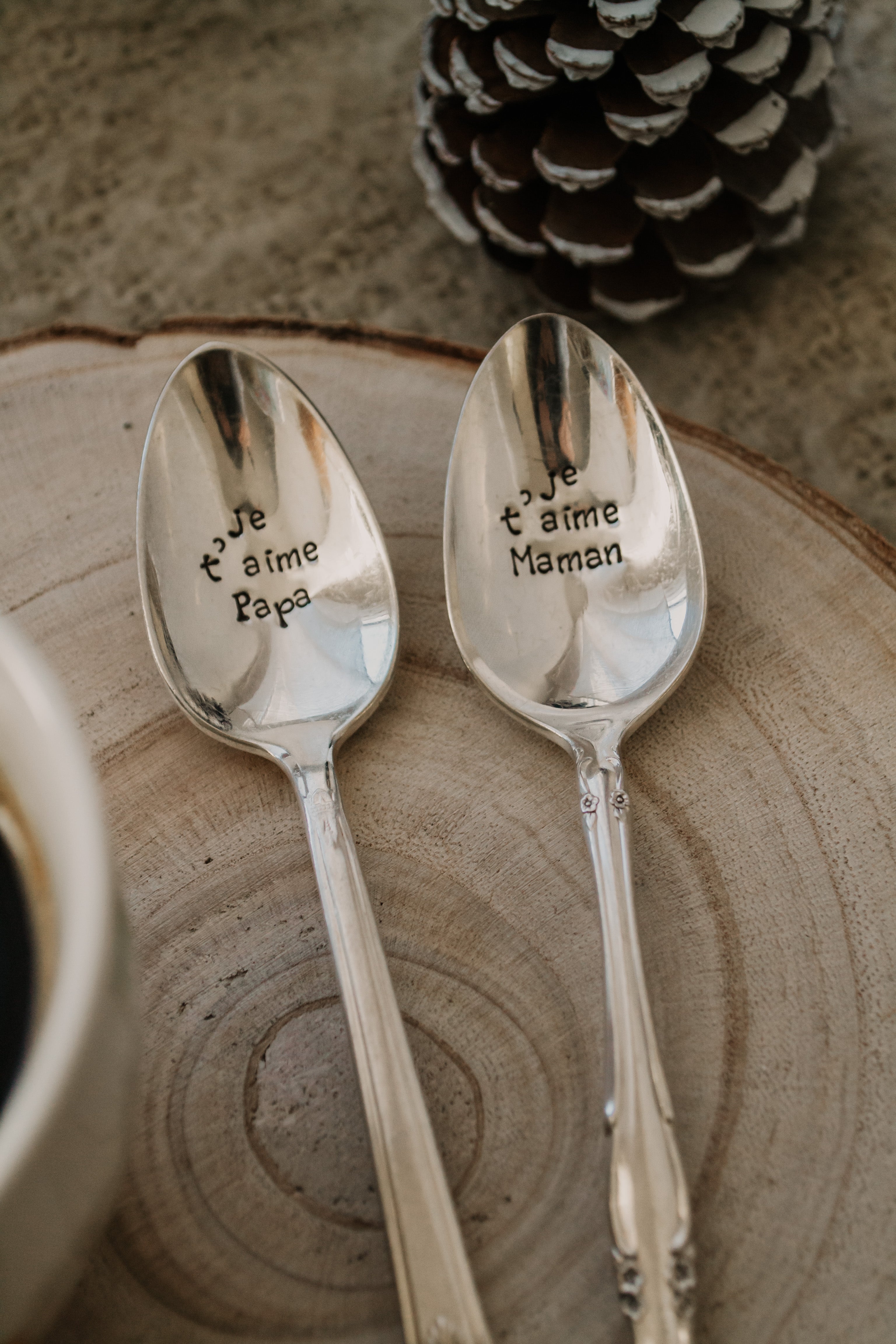 Duo de cuillères "je t'aime papa" + "je t'aime maman" - sous le sable design - grisbleu