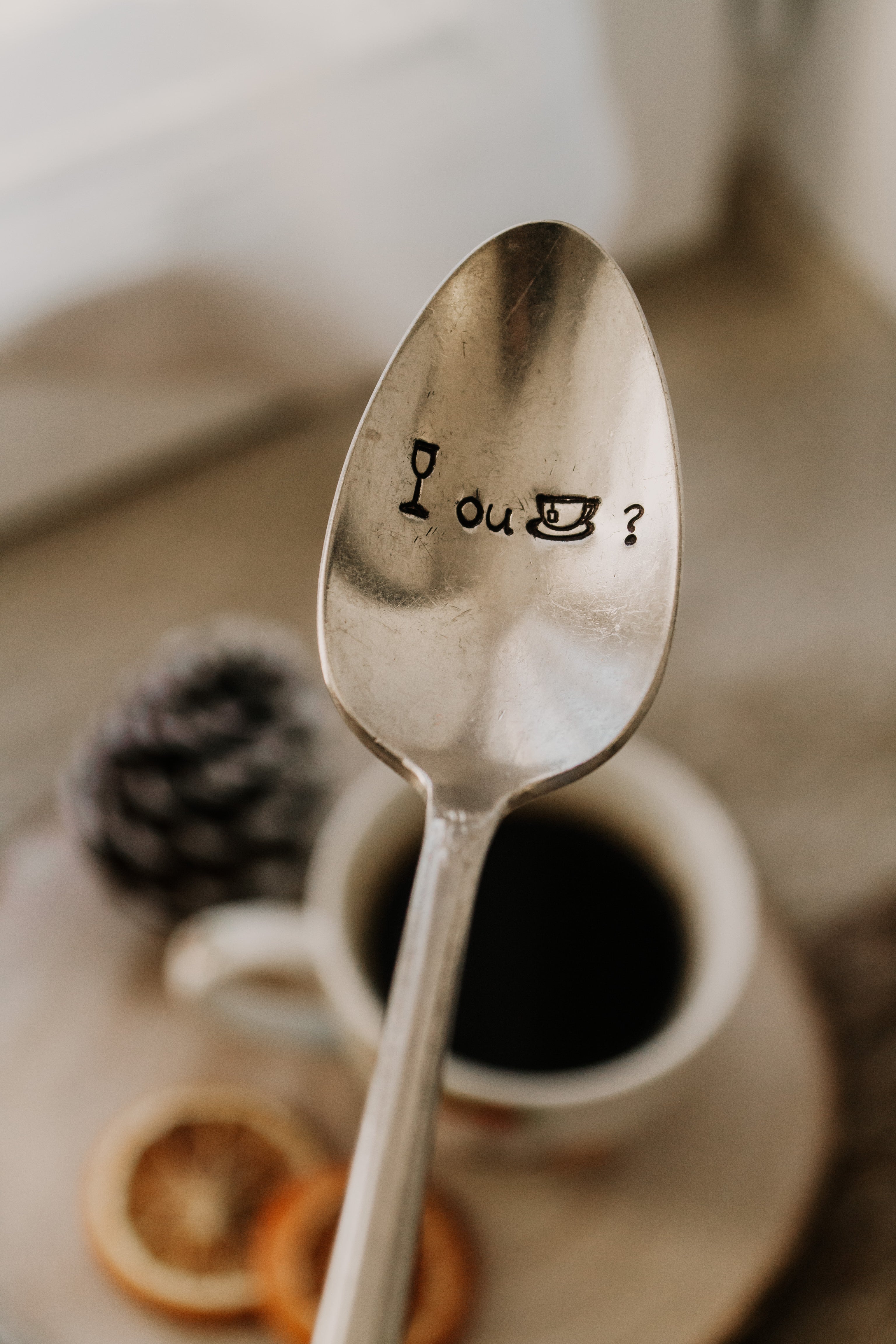 Cuillère "un verre de vin ou une tasse de thé ?" - sous le sable design - grisbleu