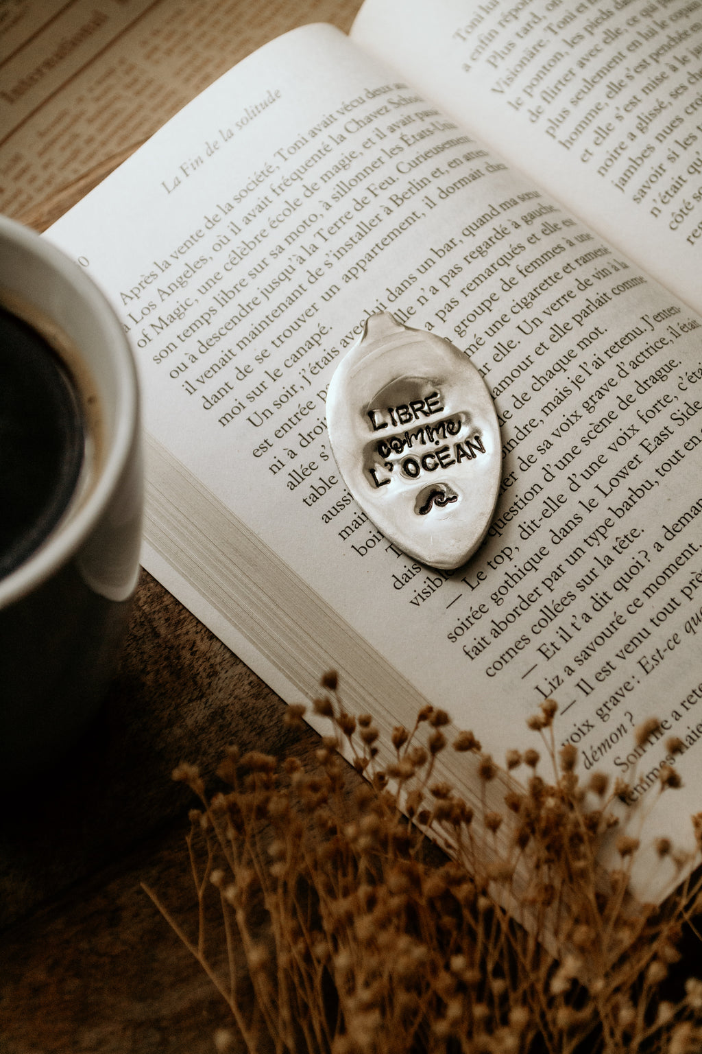 Douce pensée "LIBRE comme L'OCEAN" - sous le sable design - grisbleu