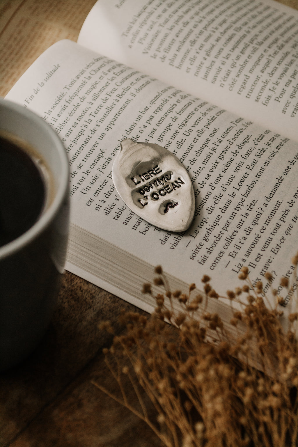 Douce pensée "LIBRE comme L'OCEAN" - sous le sable design - grisbleu