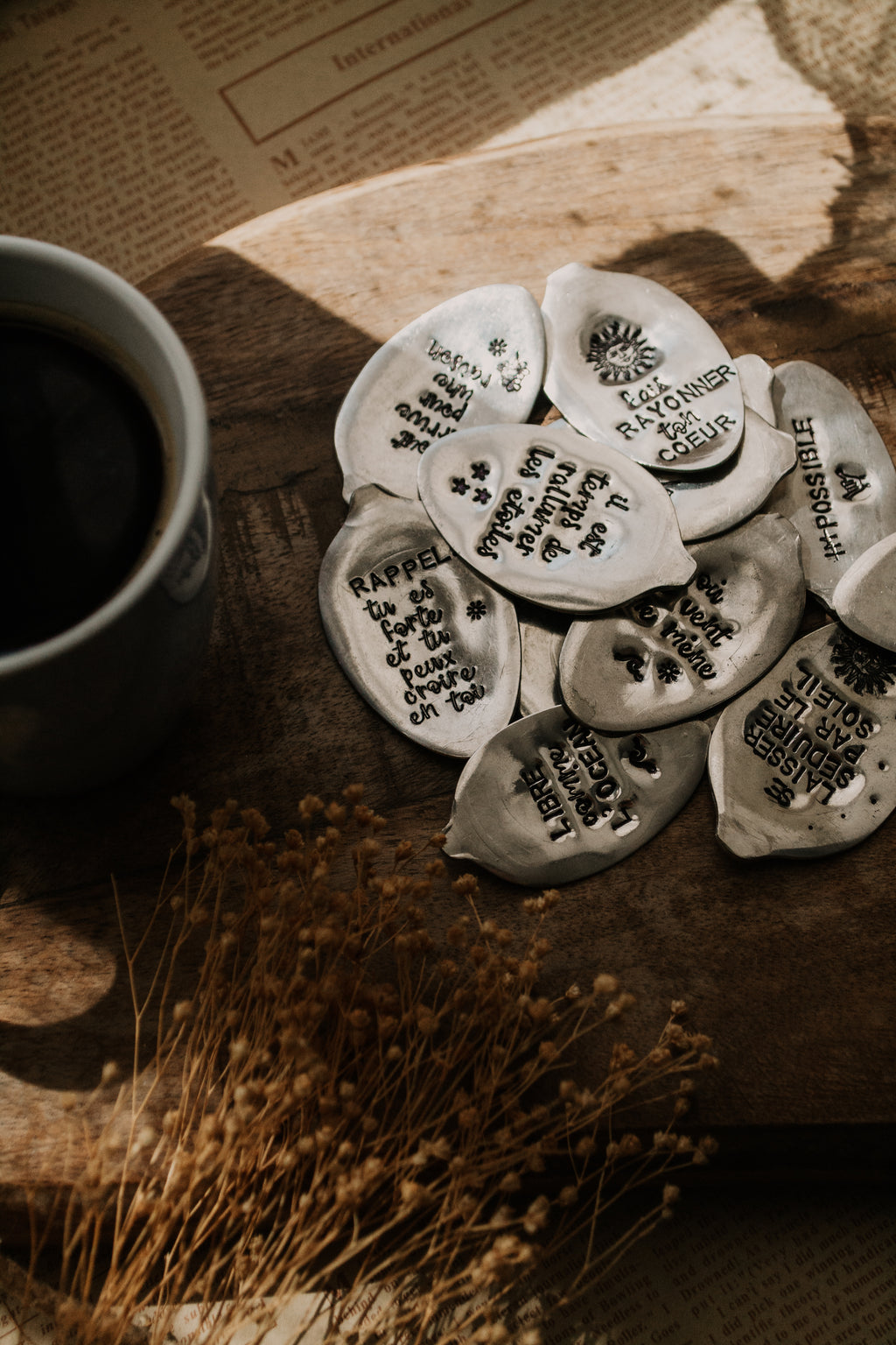 Douce pensée "Se laisser séduire par le soleil" - sous le sable design - grisbleu