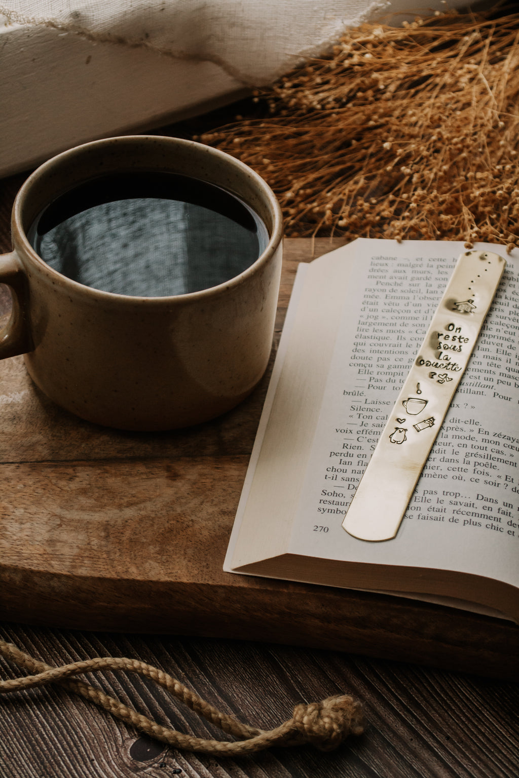 Marque-page "On reste sous la couette ?" - sous le sable design - grisbleu