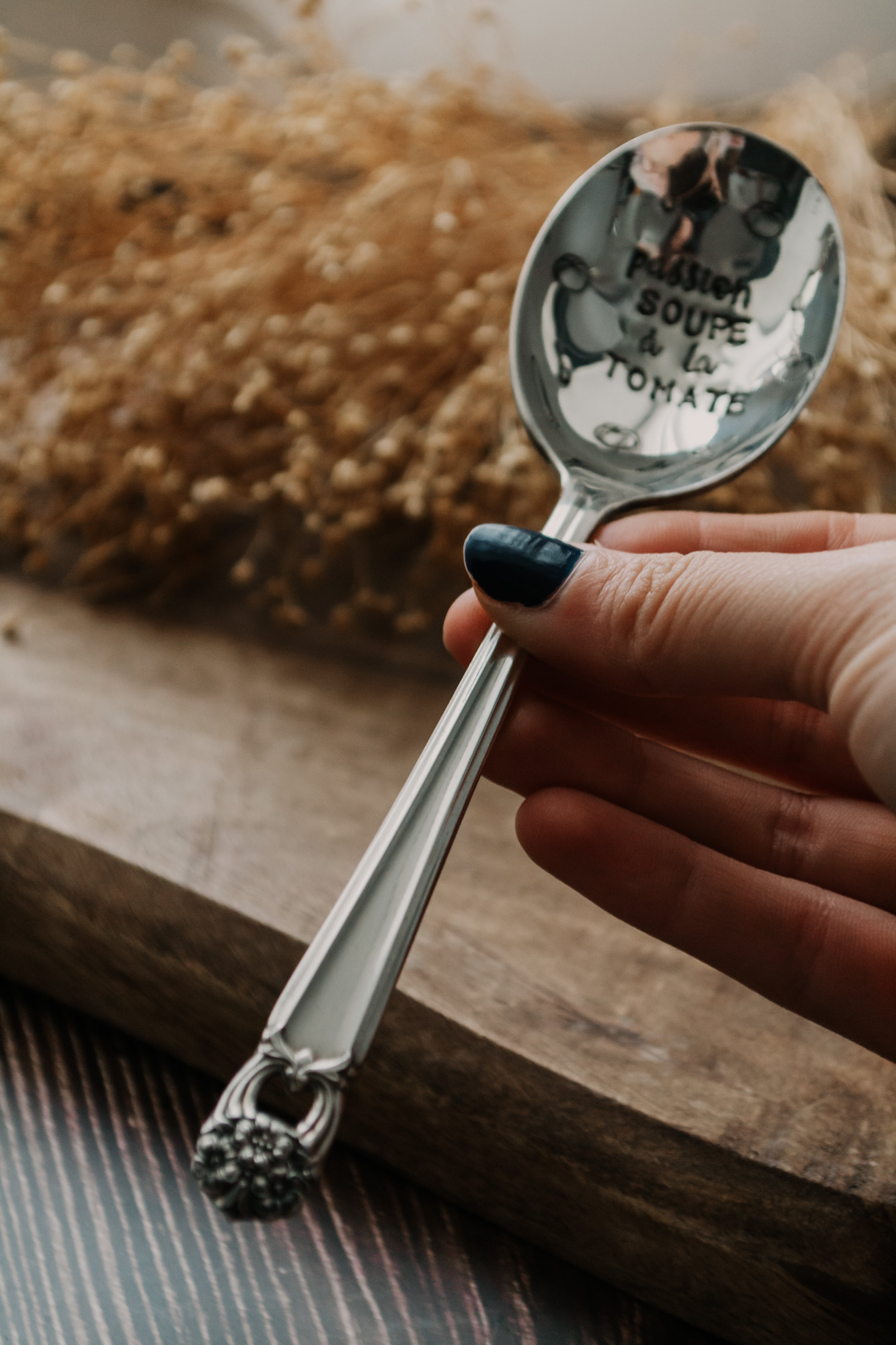 Cuillère atypique "passion SOUPE à la TOMATE" - sous le sable design - grisbleu