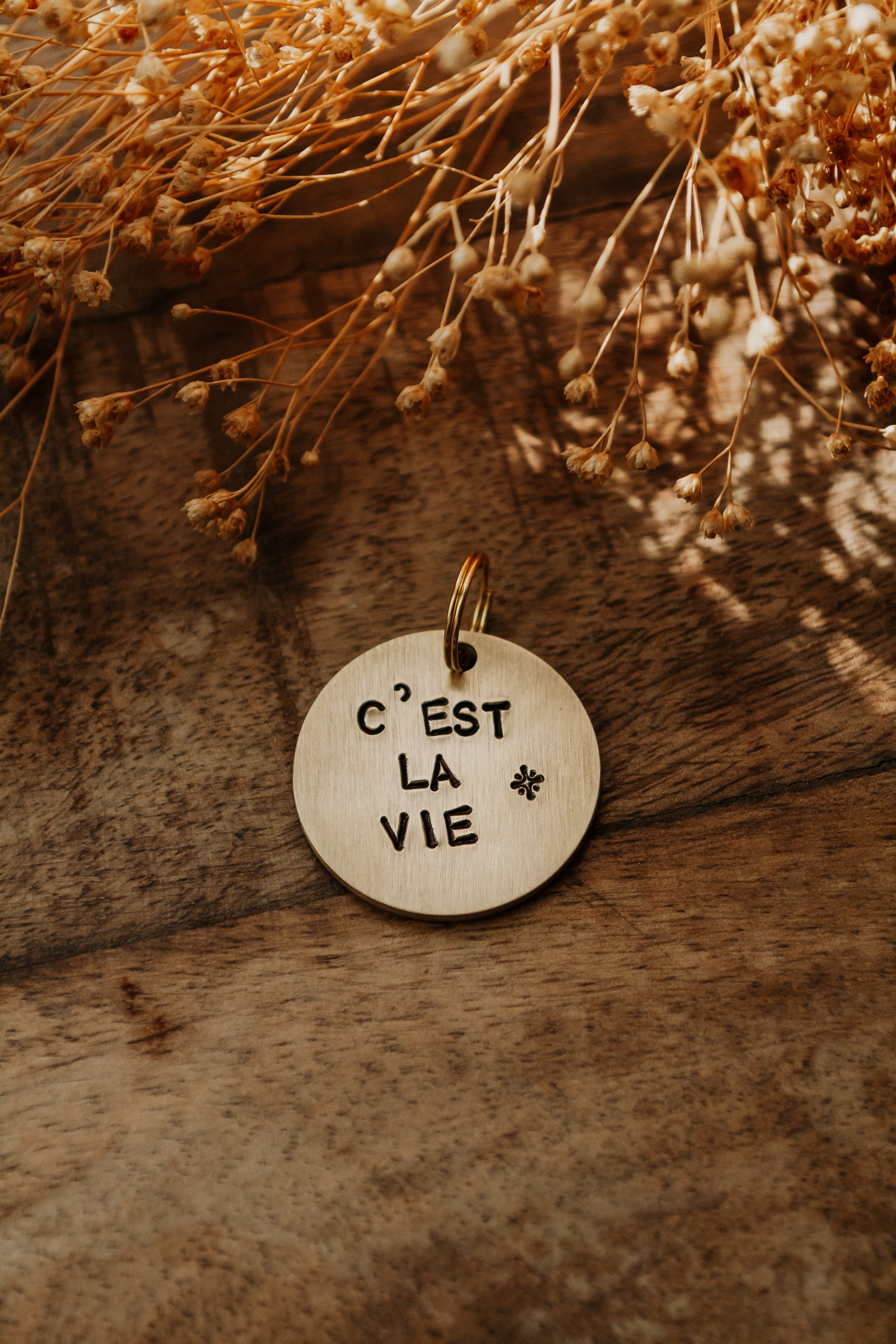 Porte-clé "C'EST LA VIE" - sous le sable design - grisbleu