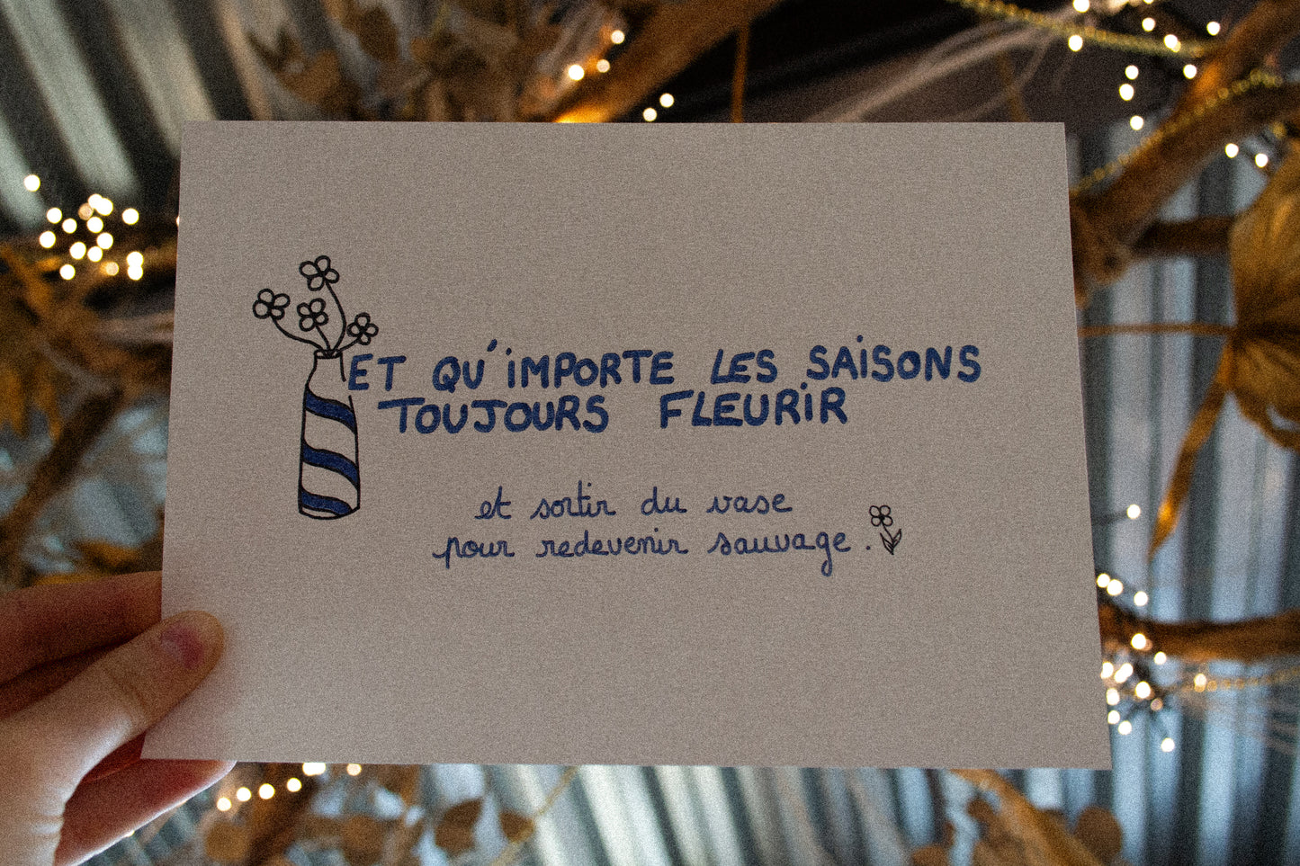 Affiche poétique  "Et qu'importe les saisons, toujours fleurir" - Grisbleu - sous le sable design - grisbleu