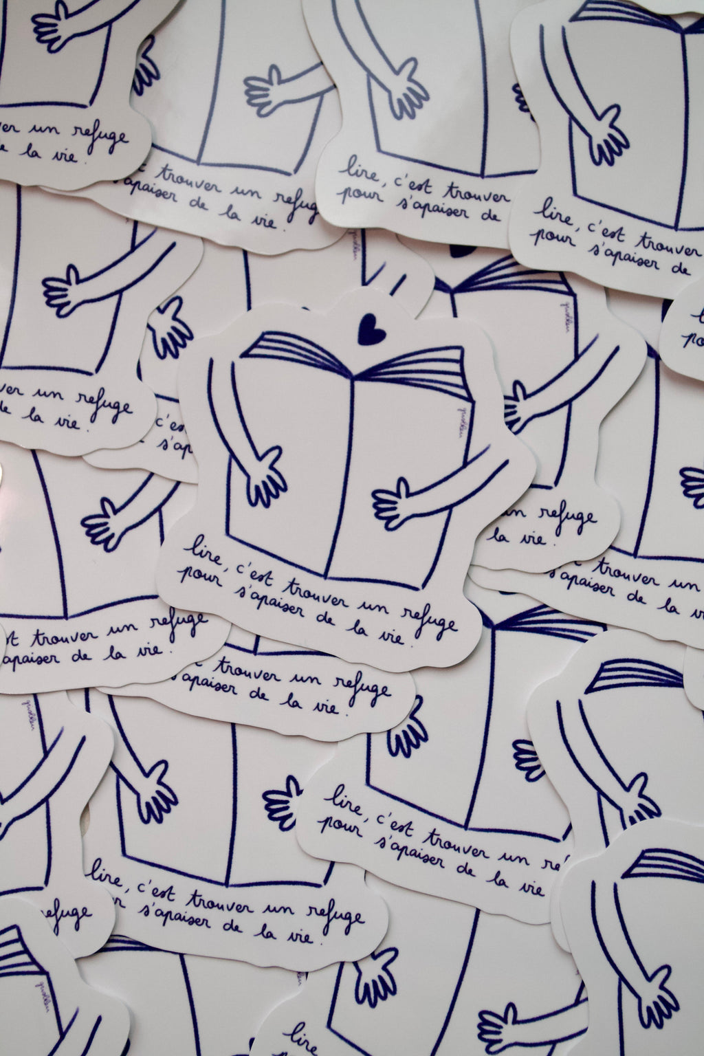Stickers "Lire c'est trouver un refuge pour s'apaiser de la vie"