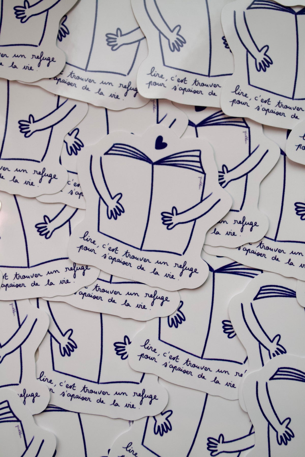 Stickers "Lire c'est trouver un refuge pour s'apaiser de la vie"