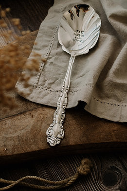 Grande cuillère coquillage "FAIT maison avec amour" - sous le sable design - grisbleu