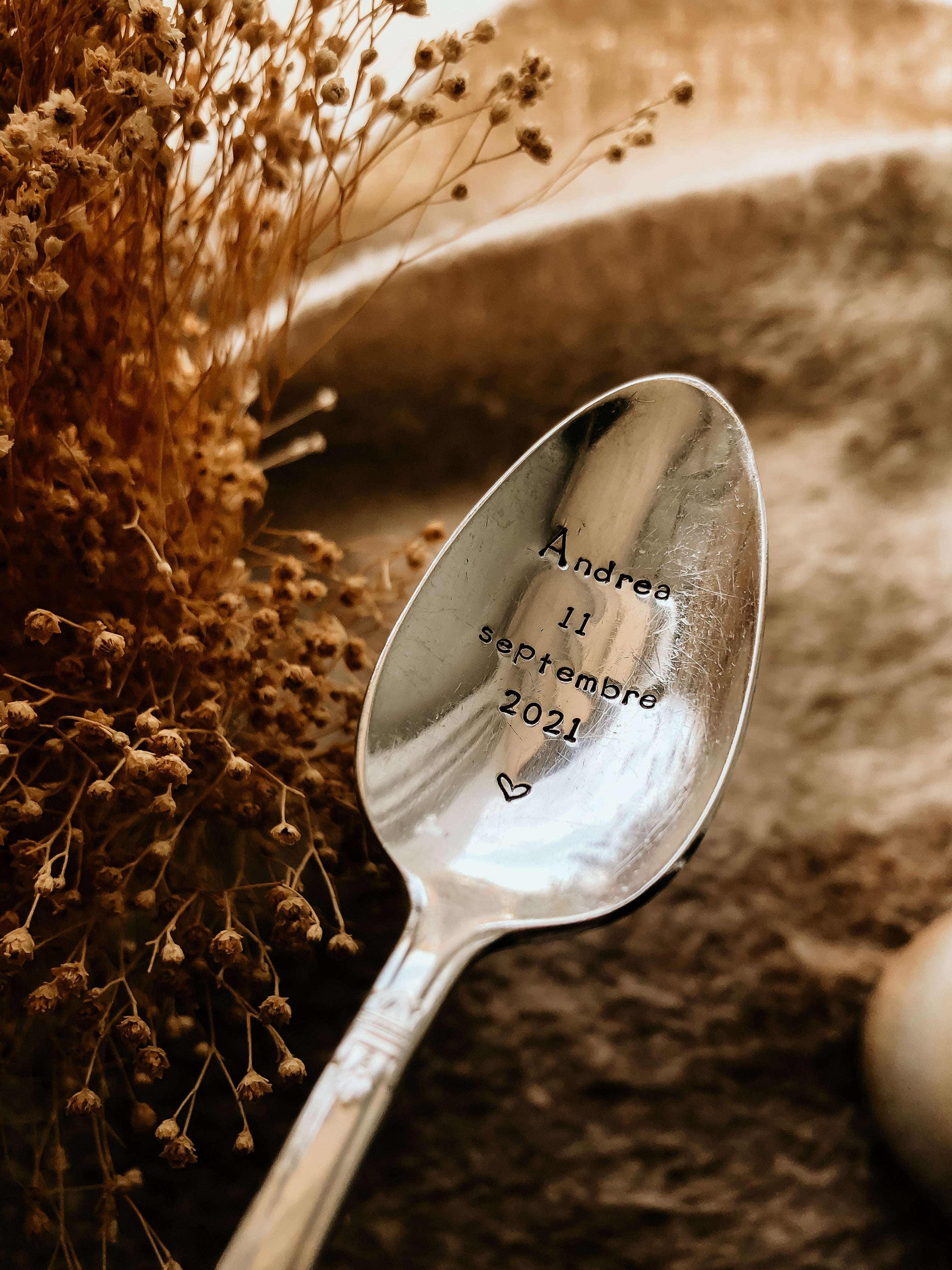 Cuillère prénom + date + cœur - sous le sable design - grisbleu