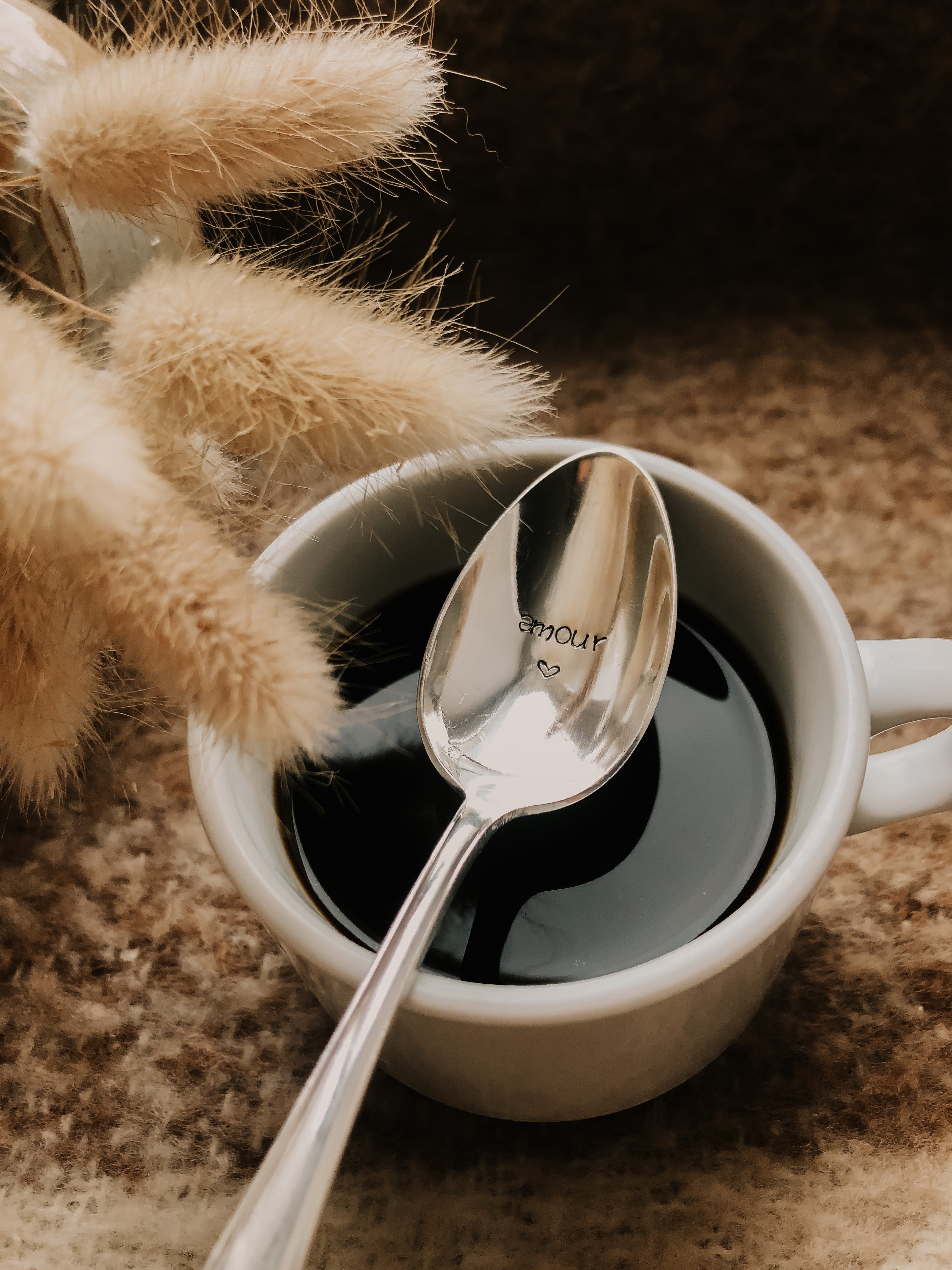 Cuillère à café gravée à la main - amour - sous le sable design - grisbleu
