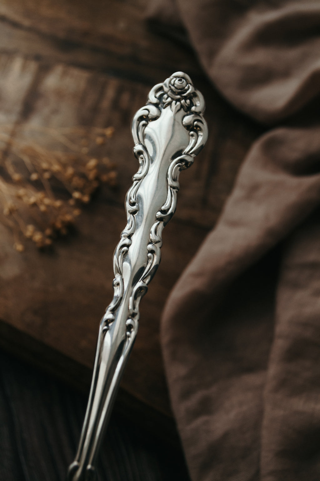 Manche de cuillère atypique gravée "une cuisine aux petits oignons"  - sous le sable design 