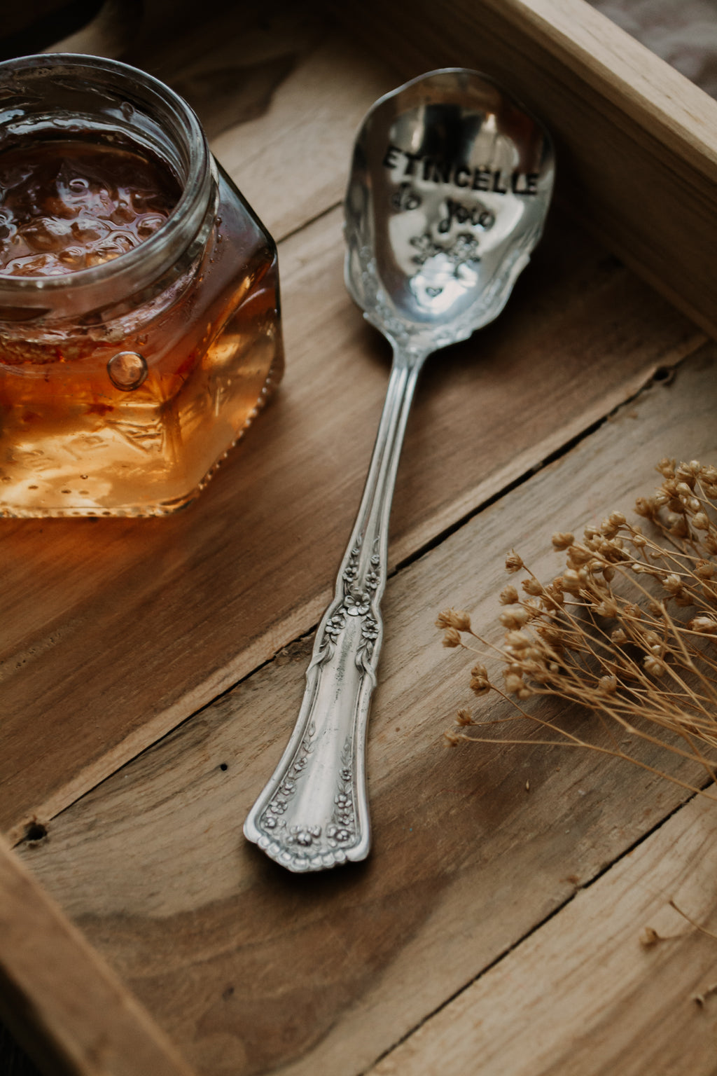 manche de cuillère gravée à la main "étincelle de joie"  - sous le sable design 