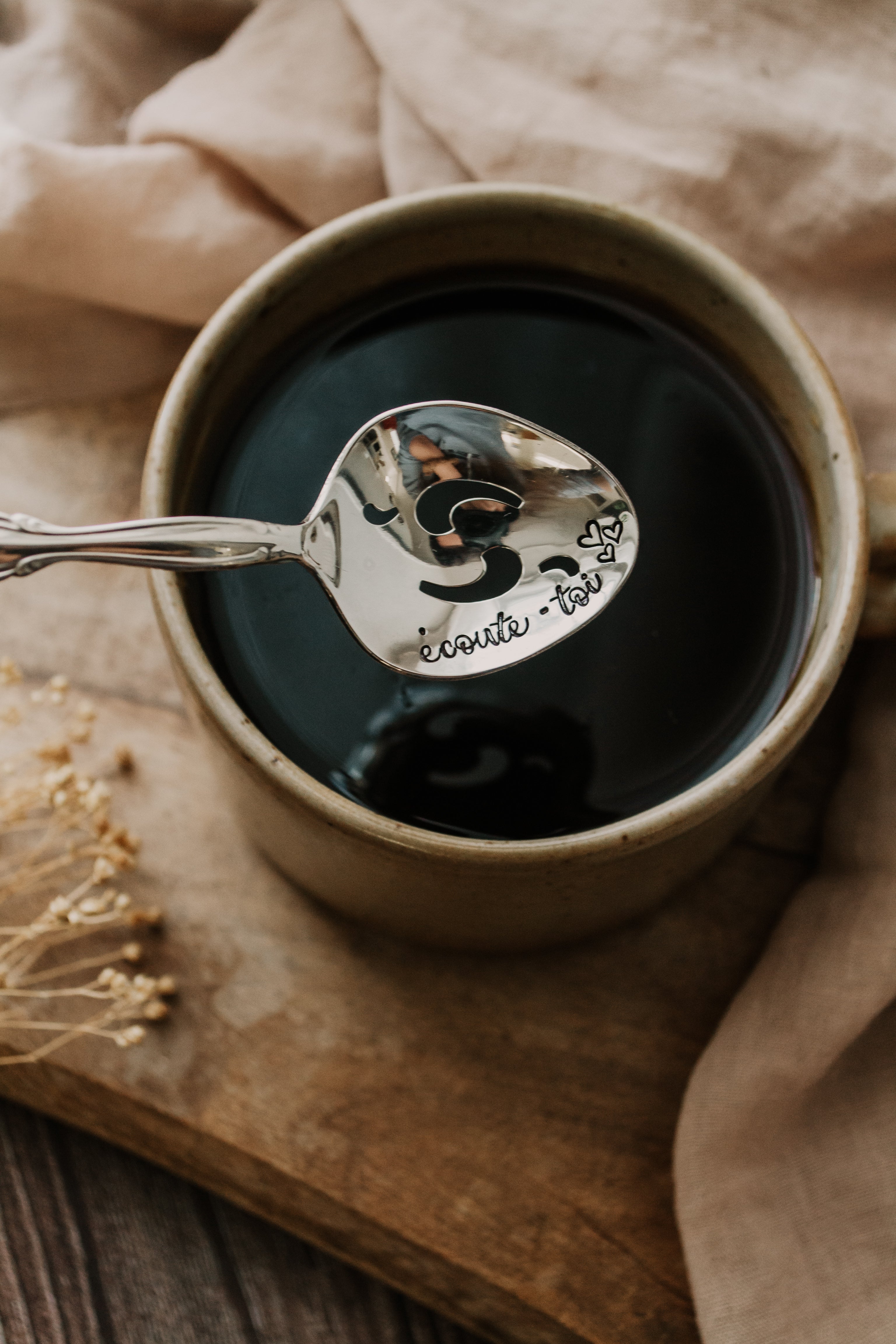 Petite cuillère à sucre "écoute-toi" - sous le sable design - grisbleu