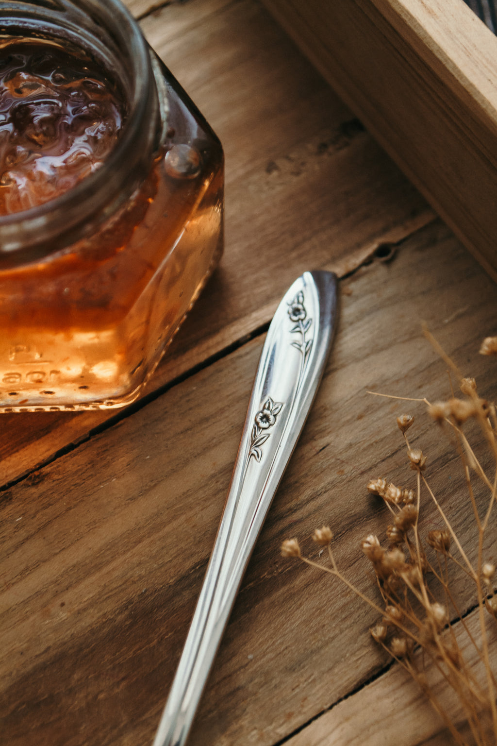 Manche de cuillère gravée "parsemer des miettes de joie"  - sous le sable design 