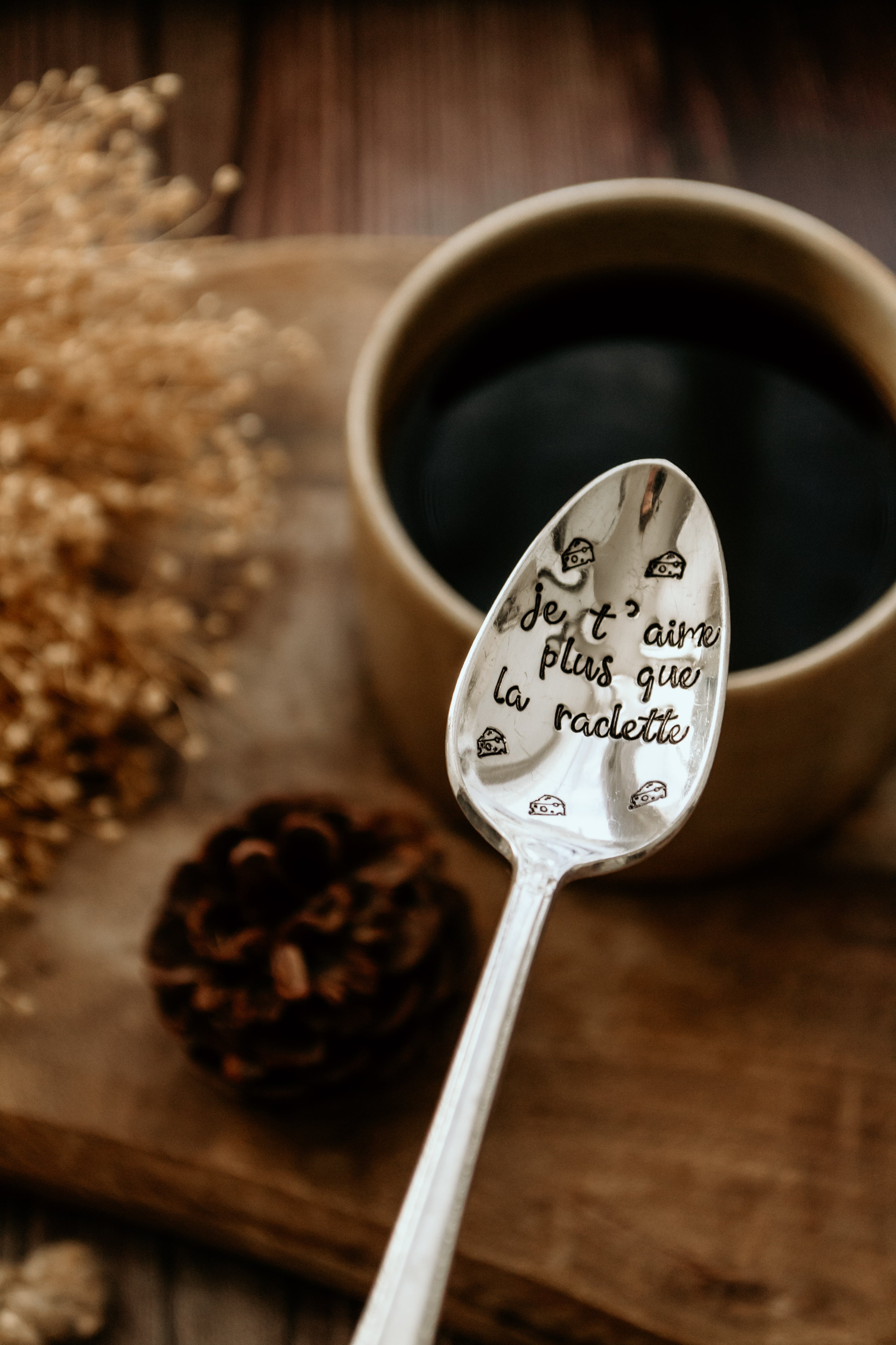 Cuillère "je t'aime plus que la raclette" - sous le sable design - grisbleu