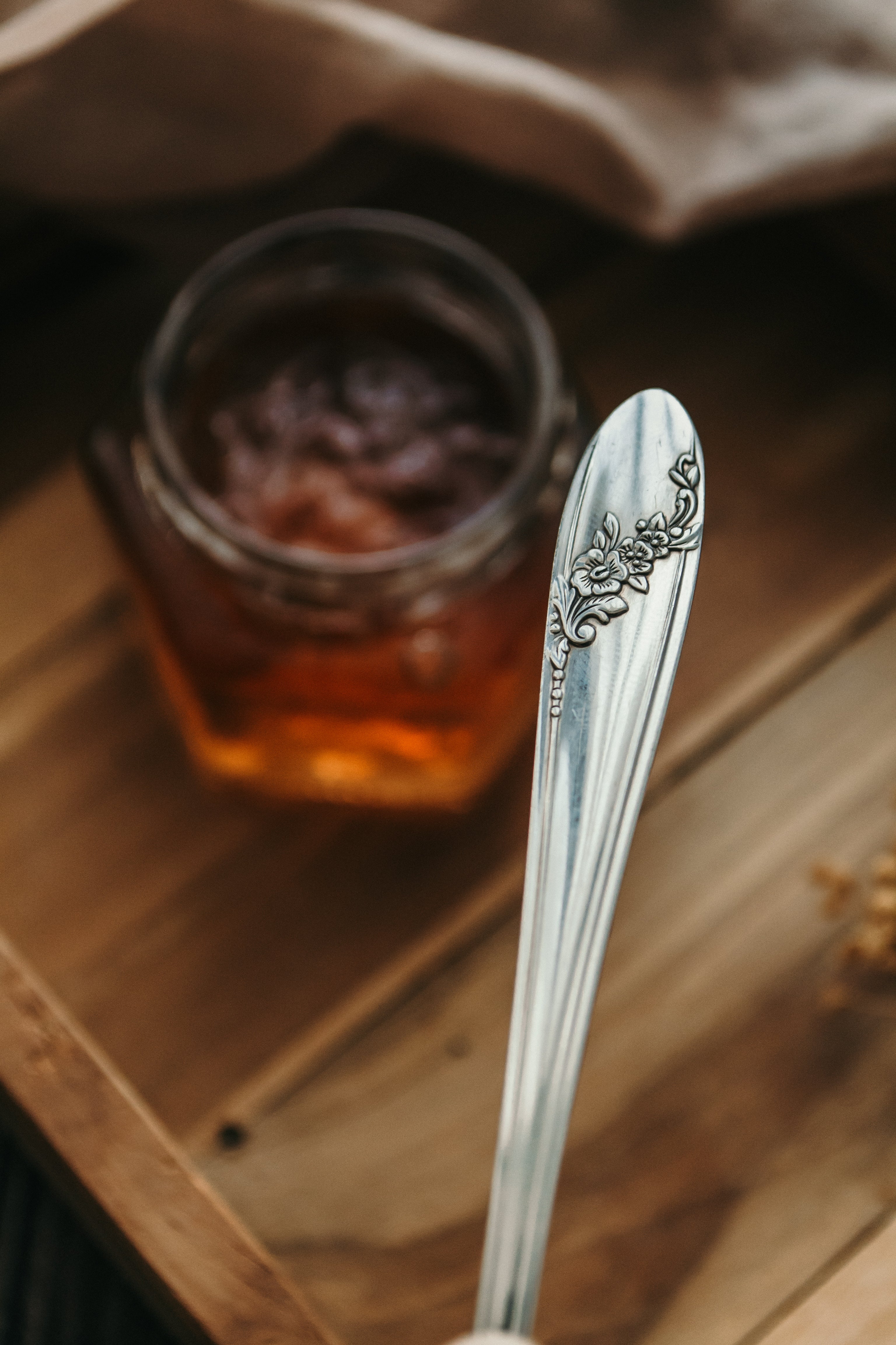 Cuillère atypique gravée citation "vivre plus doucement et plus fort"  - sous le sable design 