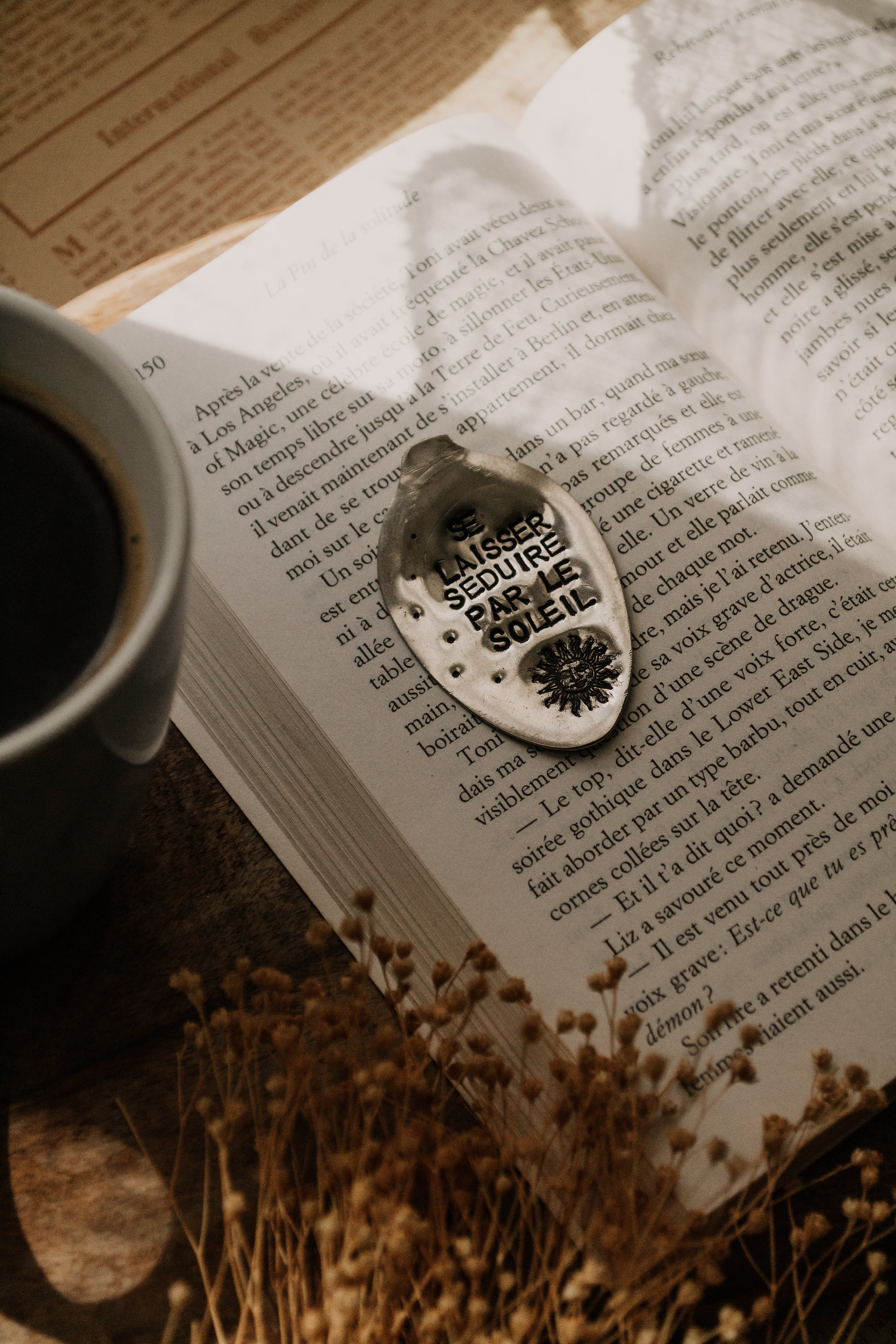 Douce pensée "Se laisser séduire par le soleil" - sous le sable design - grisbleu