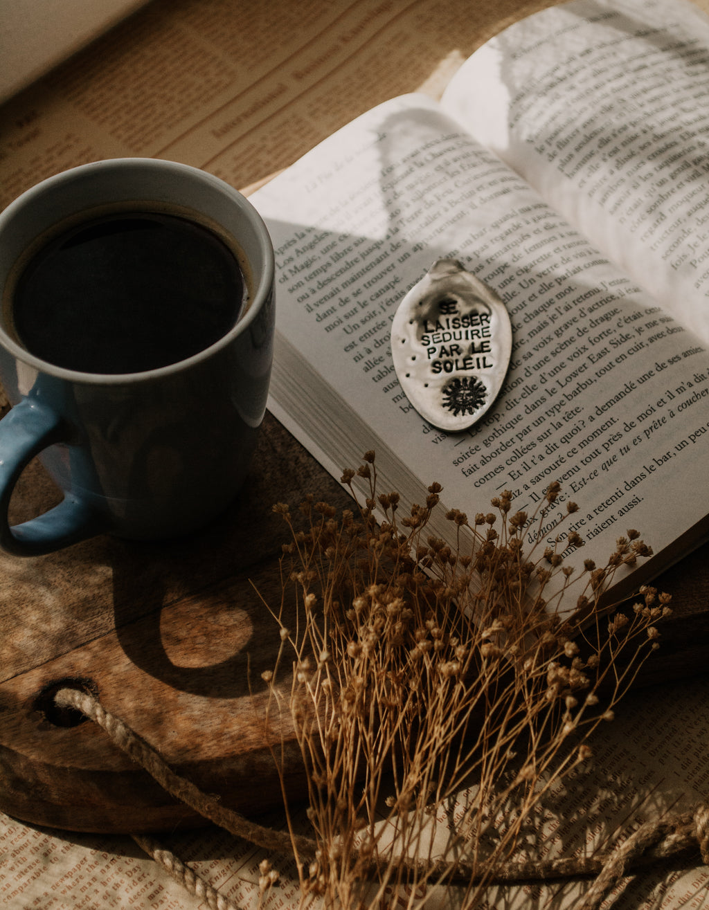 Douce pensée "Se laisser séduire par le soleil" - sous le sable design - grisbleu