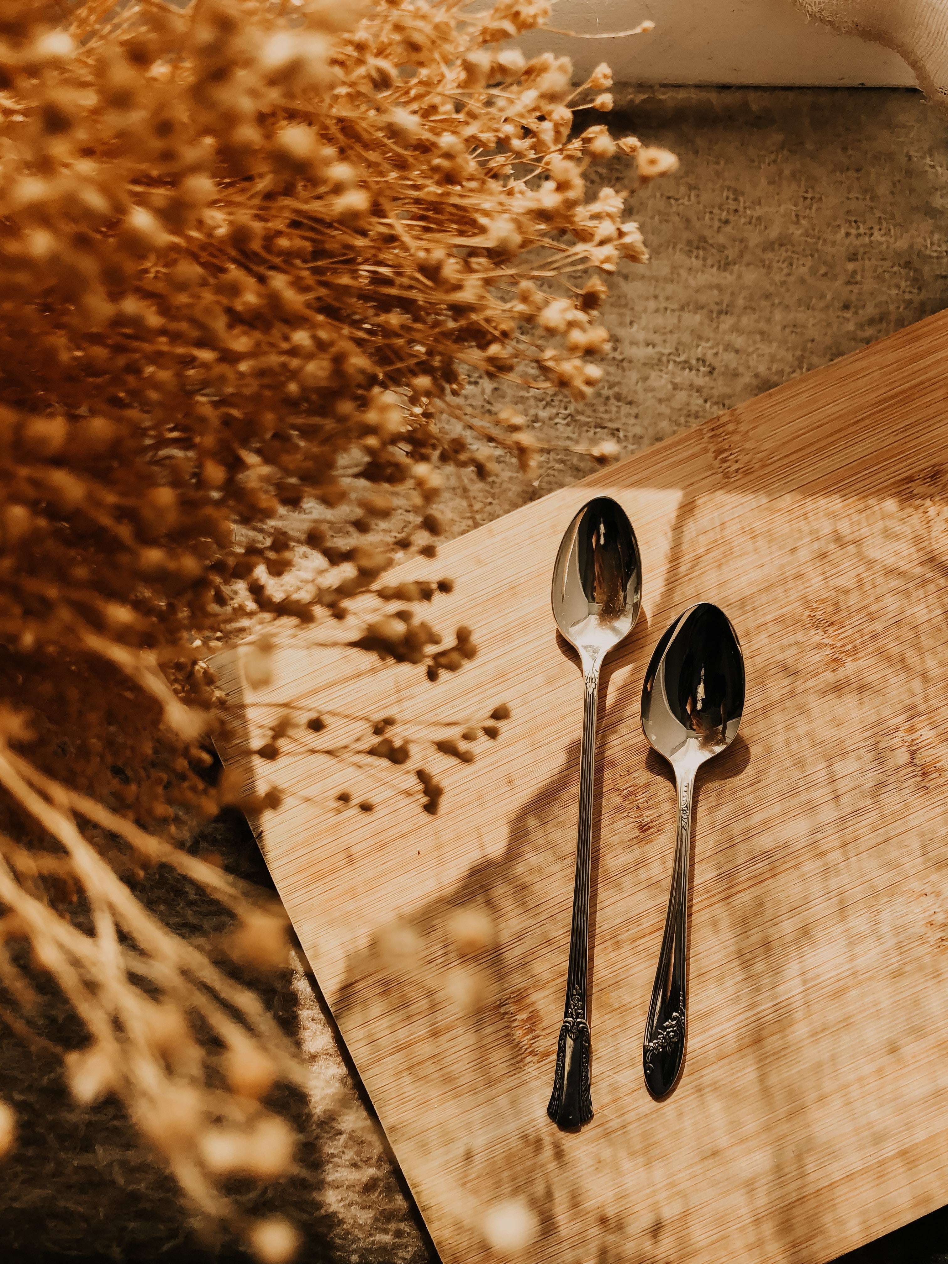 Personnalisation longue cuillère fleurie - sous le sable design - grisbleu