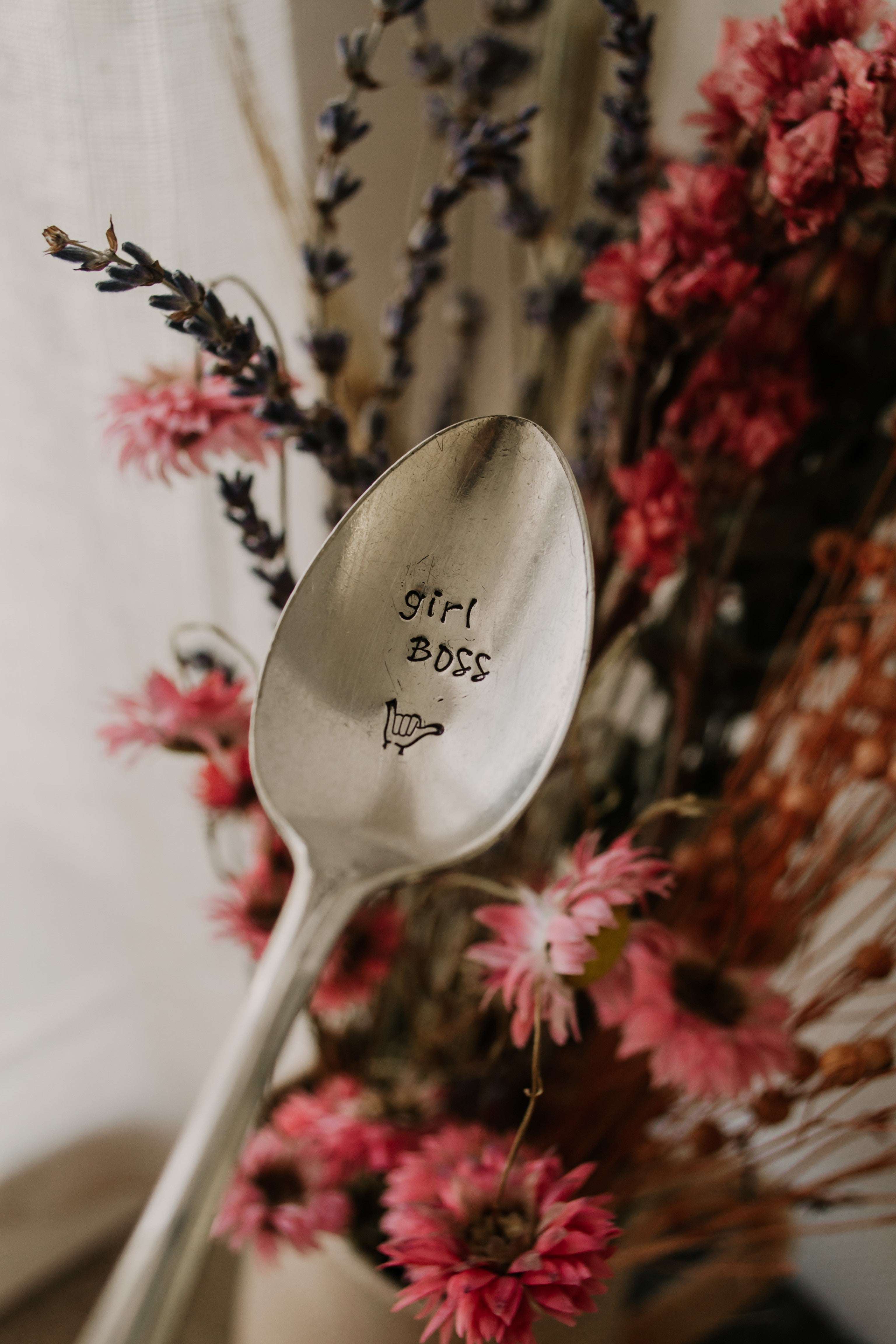 Cuillère "Girl BOSS" - sous le sable design - grisbleu