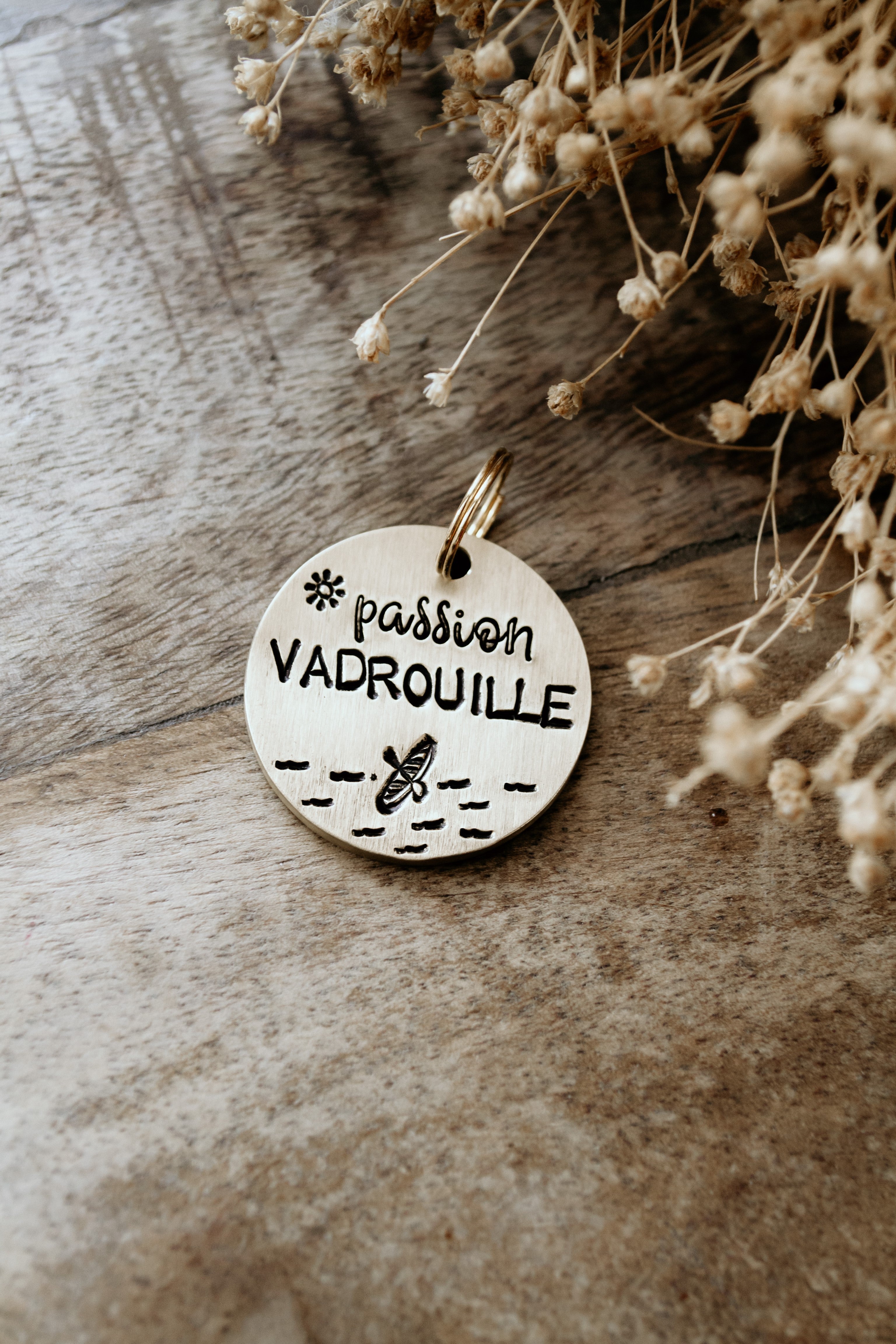 Porte-clé "passion VADROUILLE" - sous le sable design - grisbleu