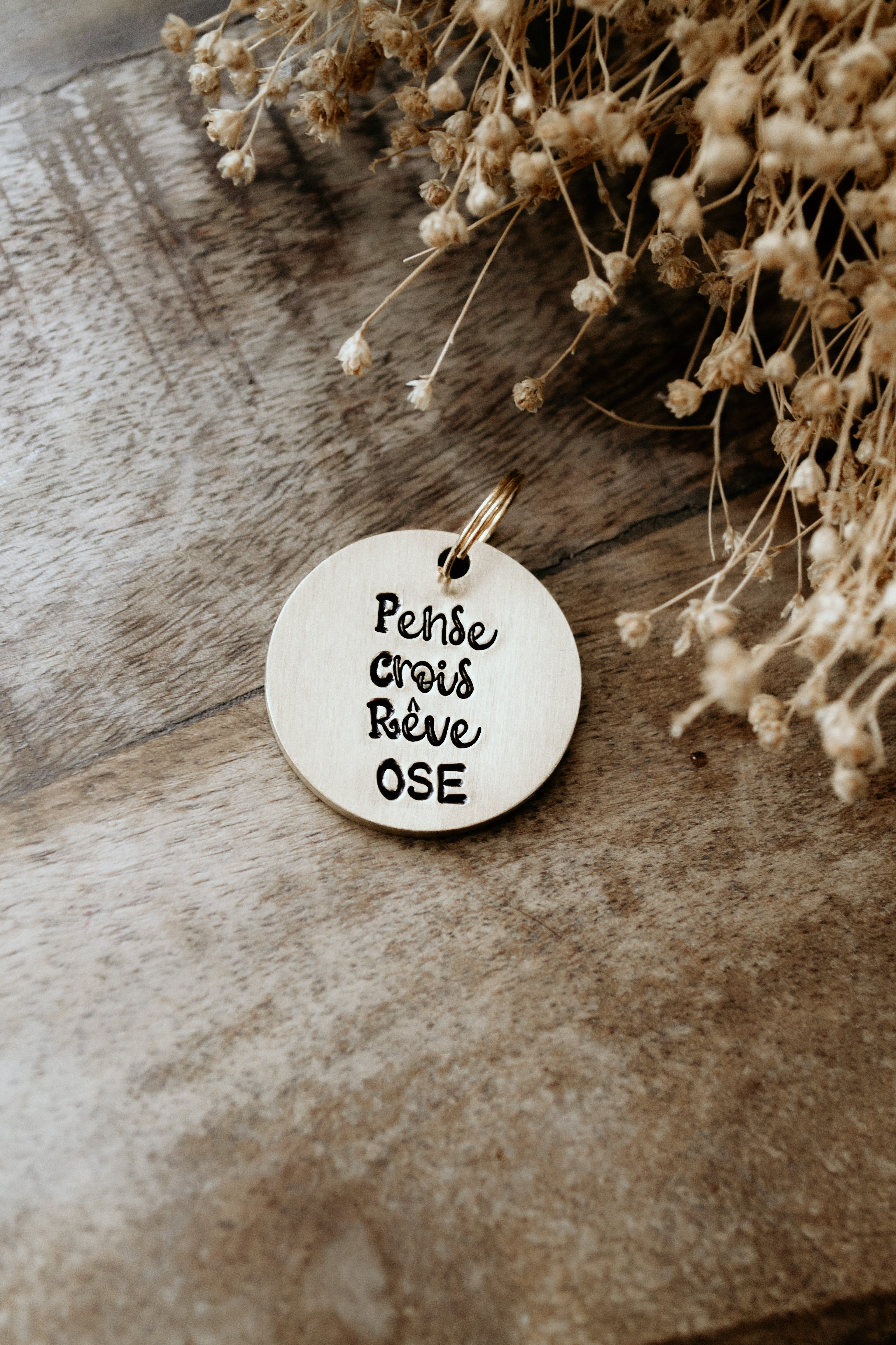 Porte-clé "Pense Crois Rêve OSE" - sous le sable design - grisbleu