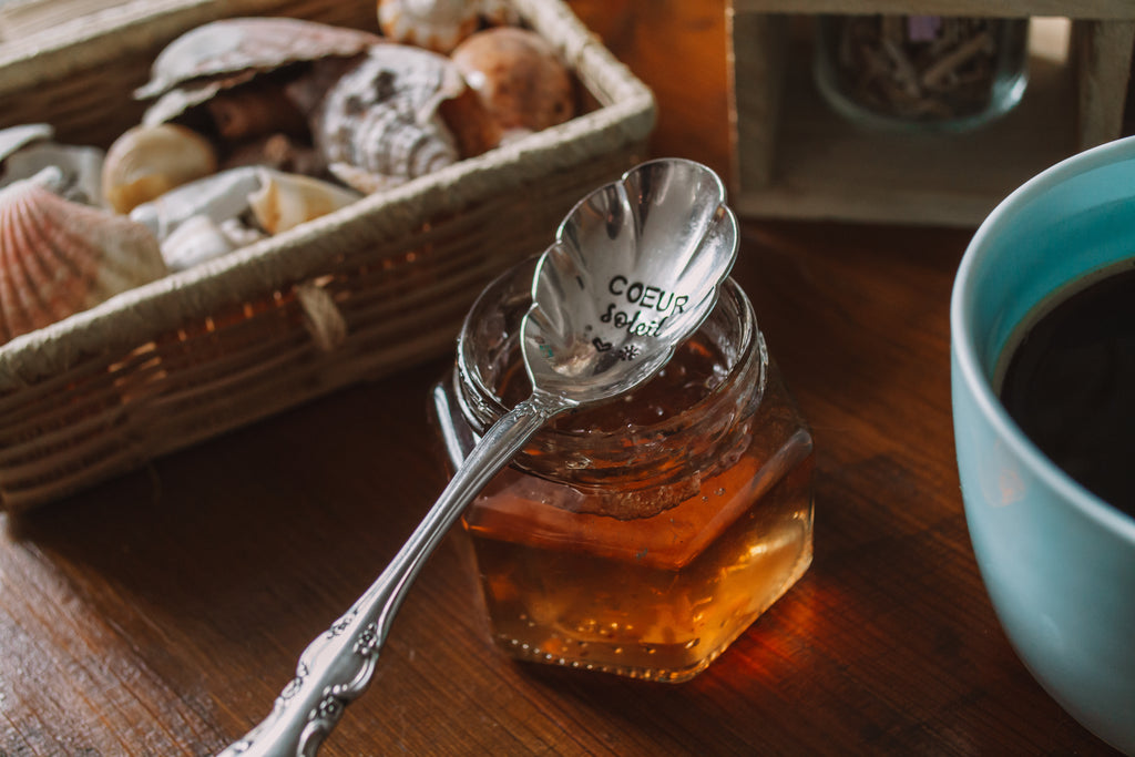 Cuillère coquillage "COEUR soleil" - sous le sable design - grisbleu