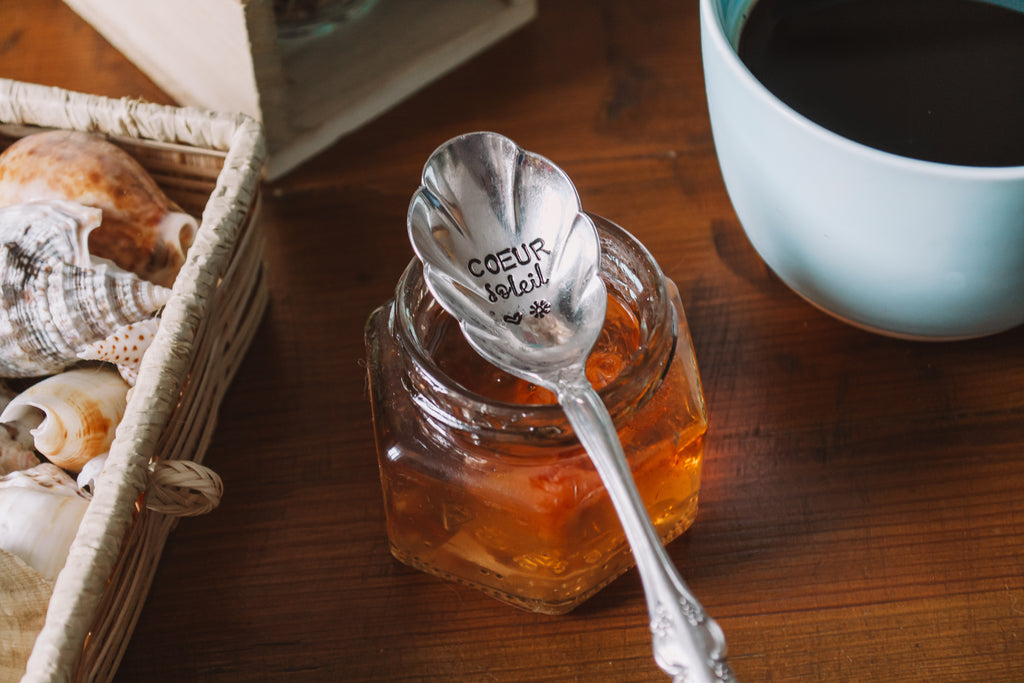 Cuillère coquillage "COEUR soleil" - sous le sable design - grisbleu