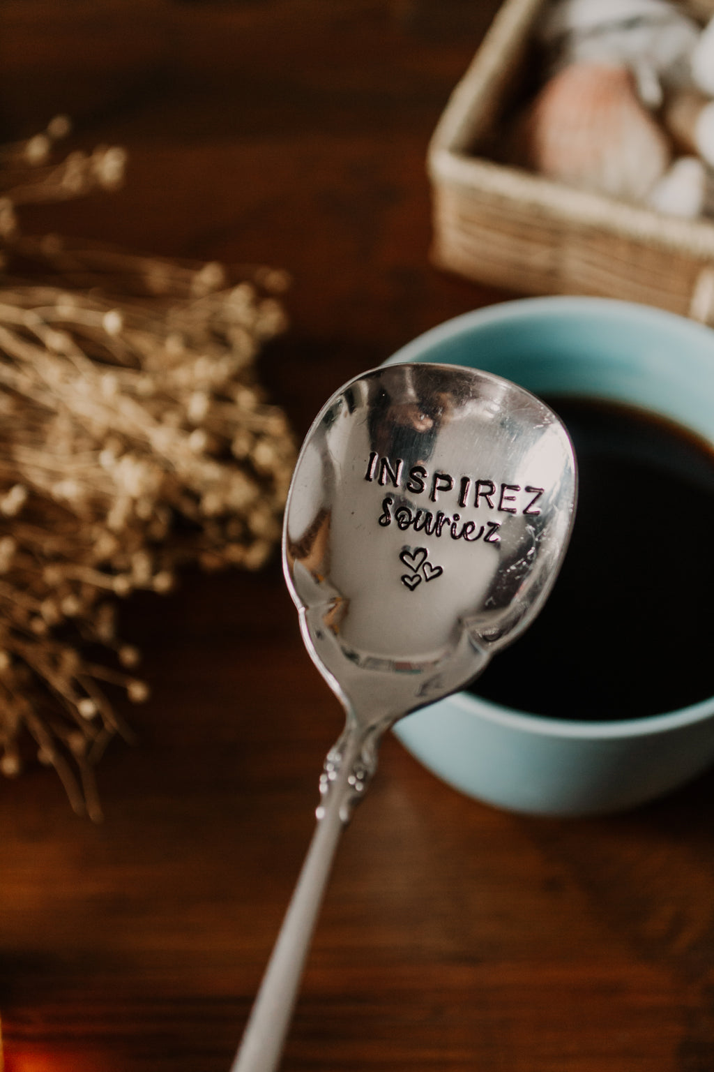 Cuillère atypique "INSPIREZ souriez" - sous le sable design - grisbleu