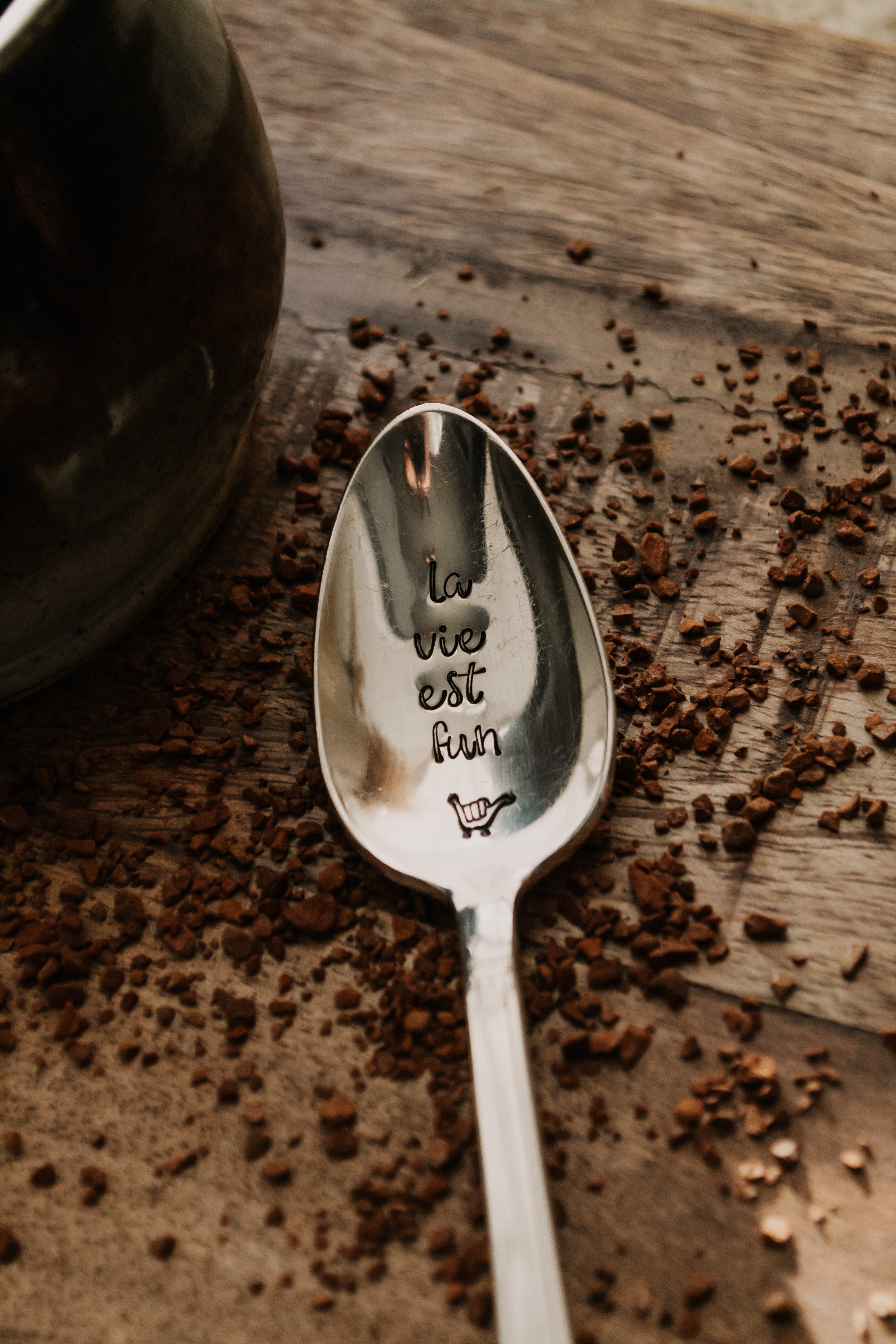 Cuillère "la vie est fun" - sous le sable design - grisbleu
