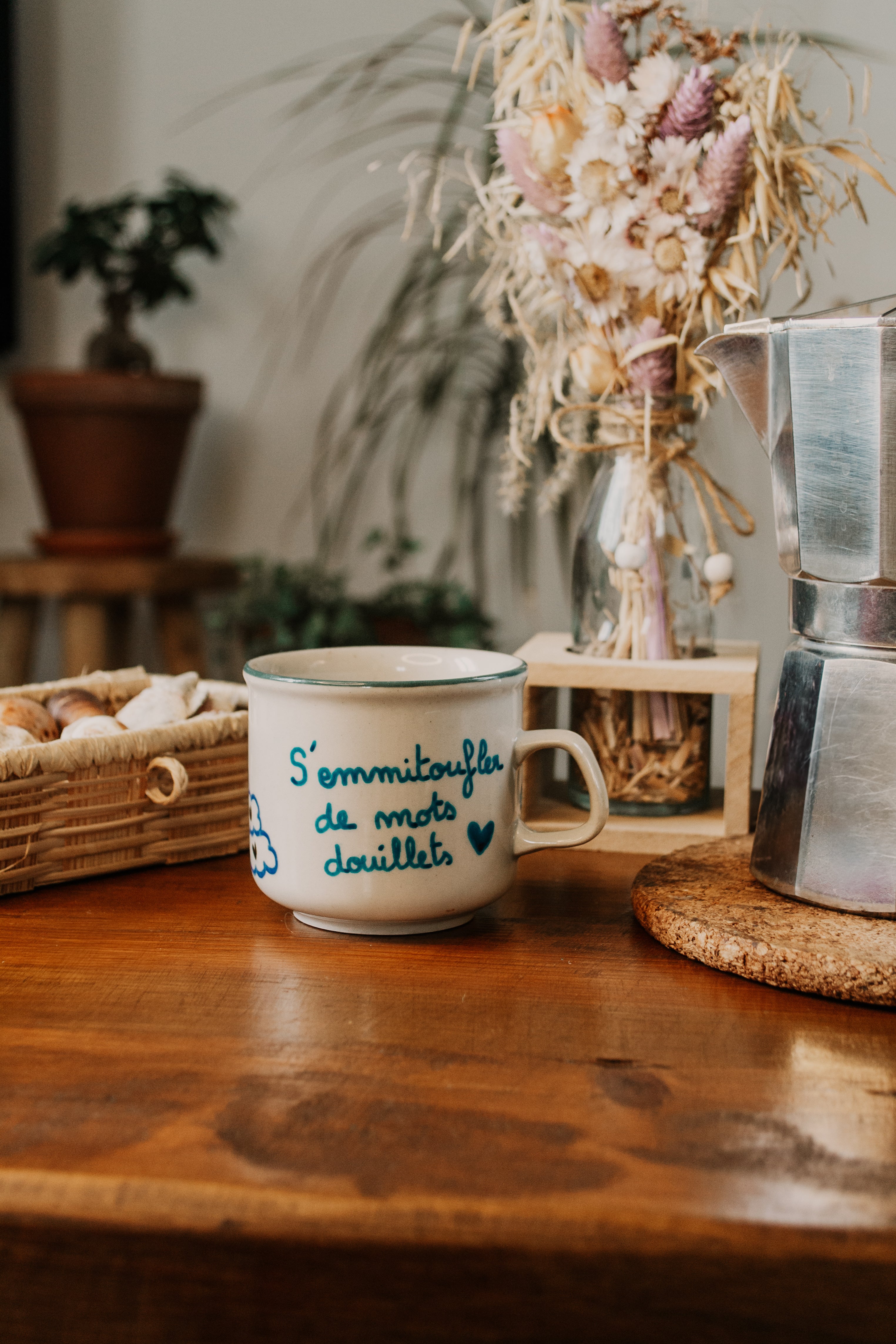 Tasse "S'emmitoufler de mots douillets" - sous le sable design - grisbleu