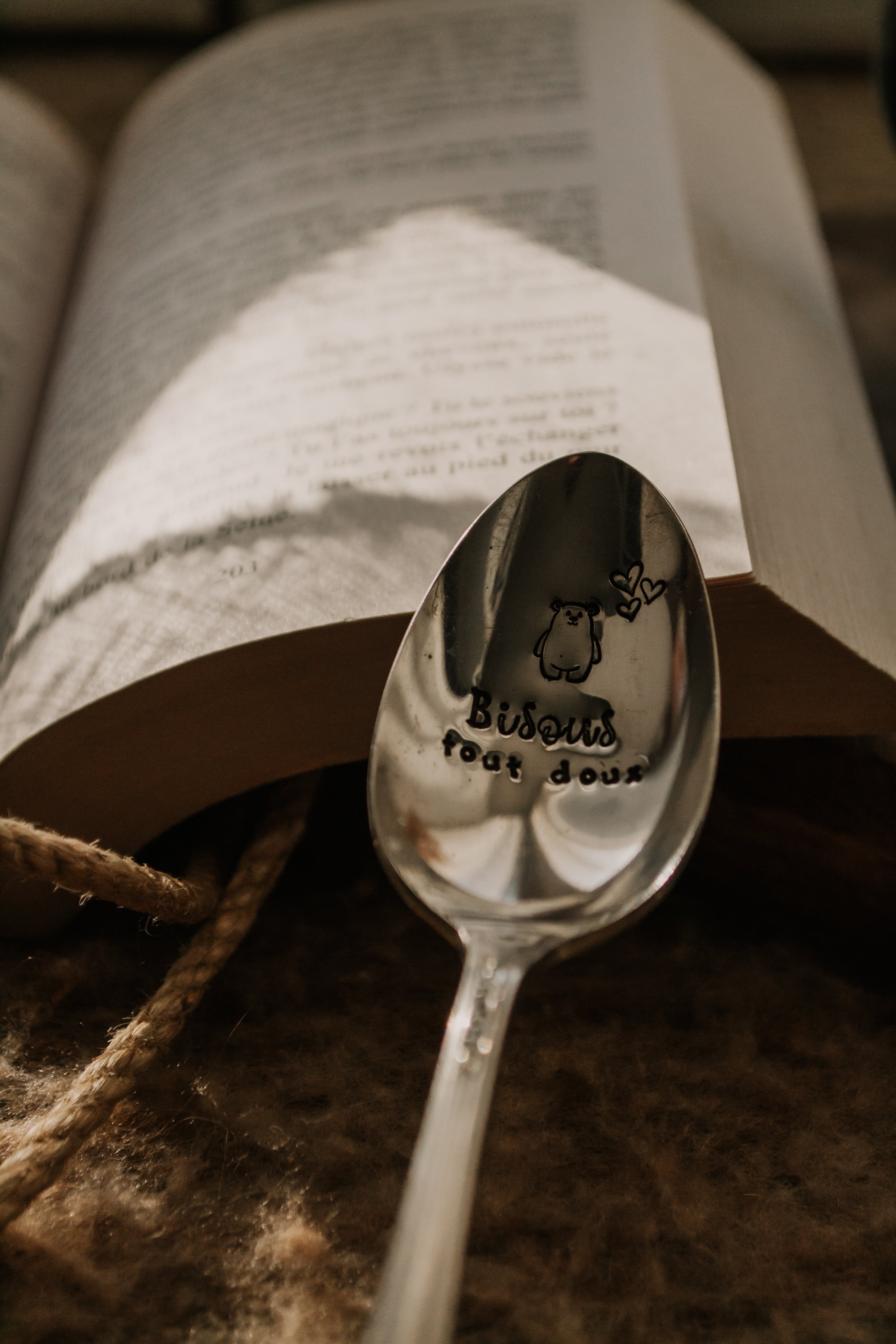 Cuillère "Bisous tout doux" - sous le sable design - grisbleu