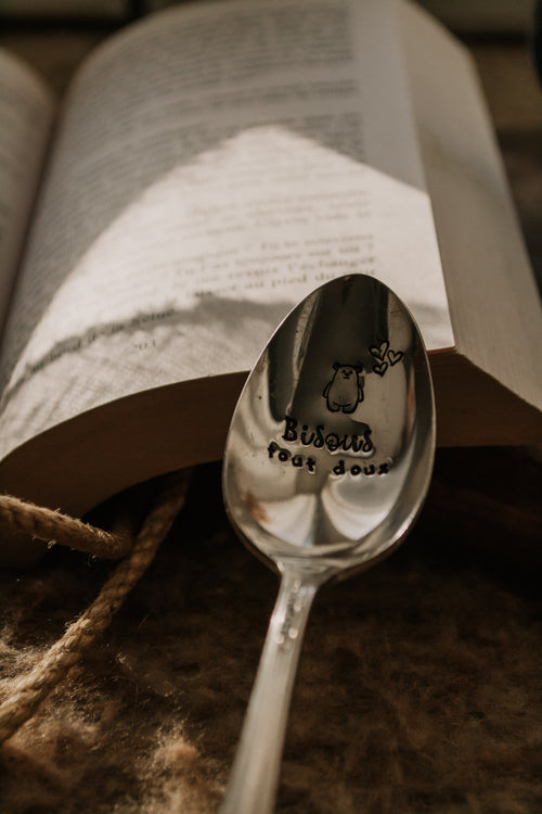 Cuillère "Bisous tout doux" - sous le sable design - grisbleu