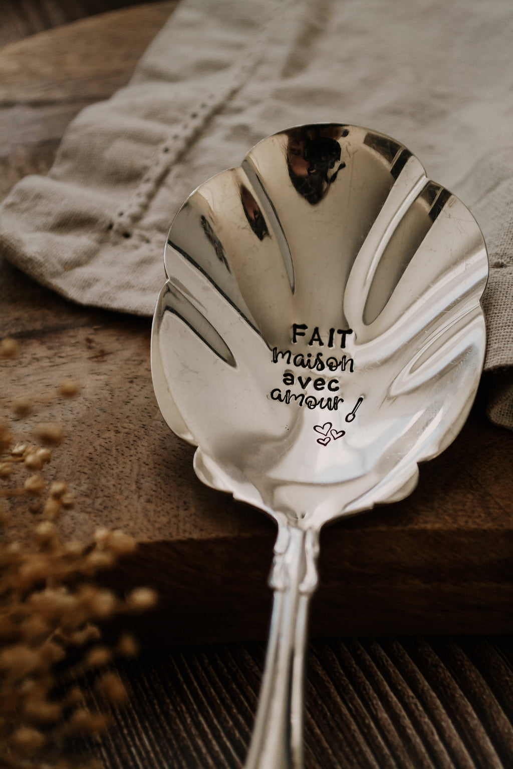 Grande cuillère coquillage "FAIT maison avec amour" - sous le sable design - grisbleu