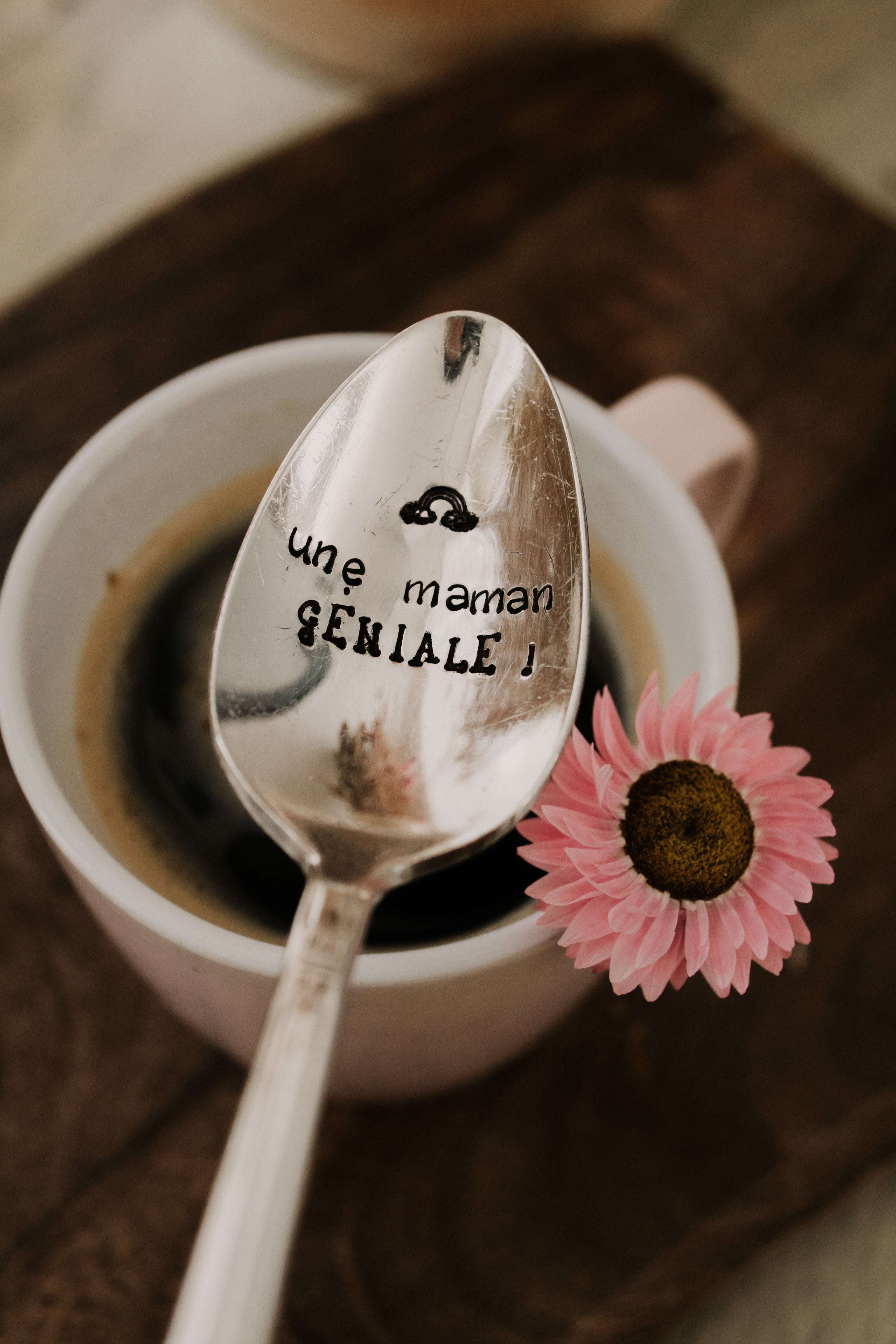 Cuillère "une maman GENIALE" - sous le sable design - grisbleu