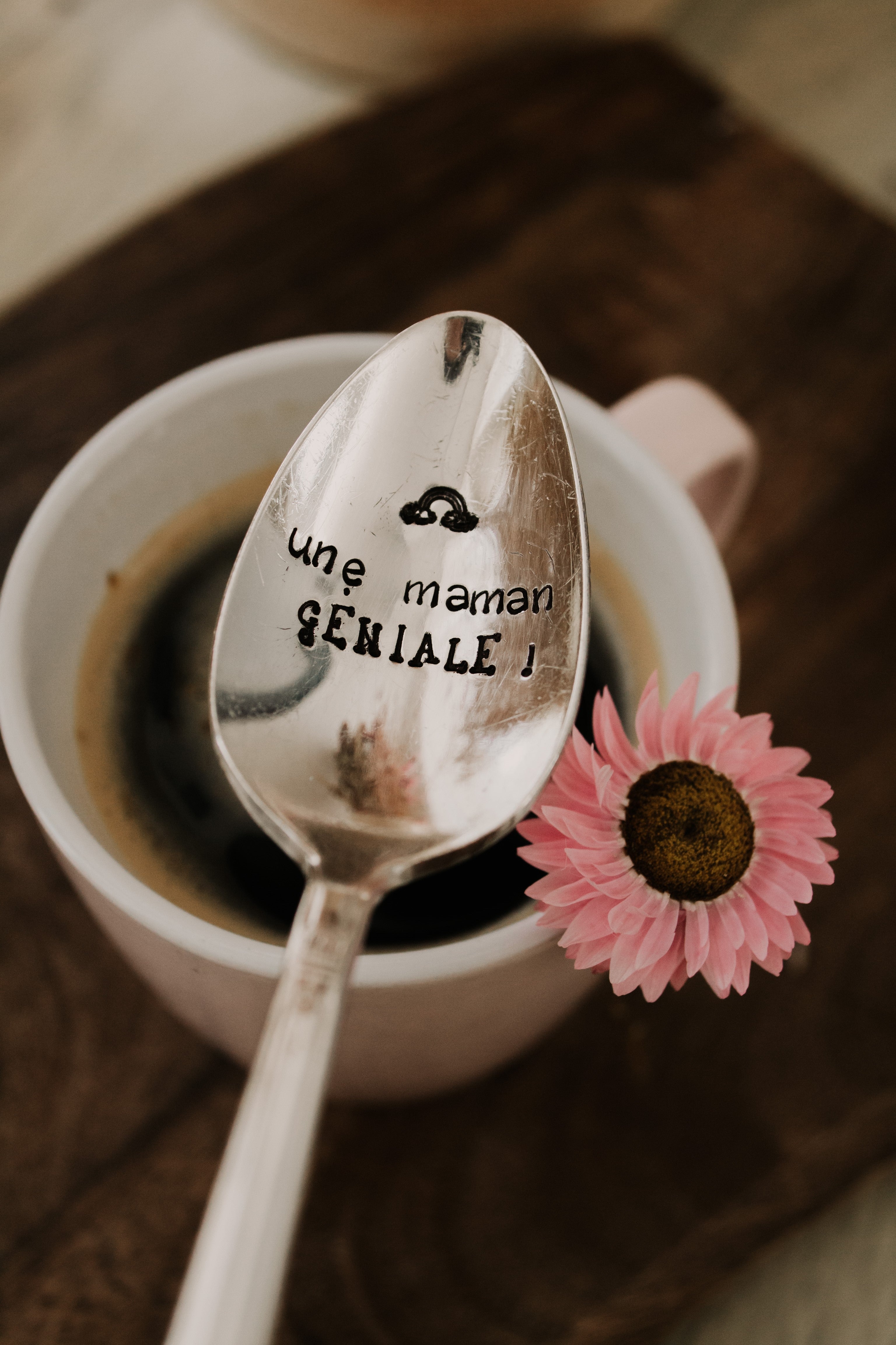 Cuillère "une maman GENIALE" - sous le sable design - grisbleu