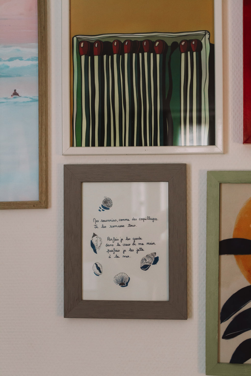 Affiche poétique : "Mes souvenirs, comme des coquillages" - Grisbleu - sous le sable design - grisbleu