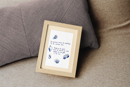 Illustration "Mes souvenirs, comme des coquillages" - Grisbleu - sous le sable design - grisbleu