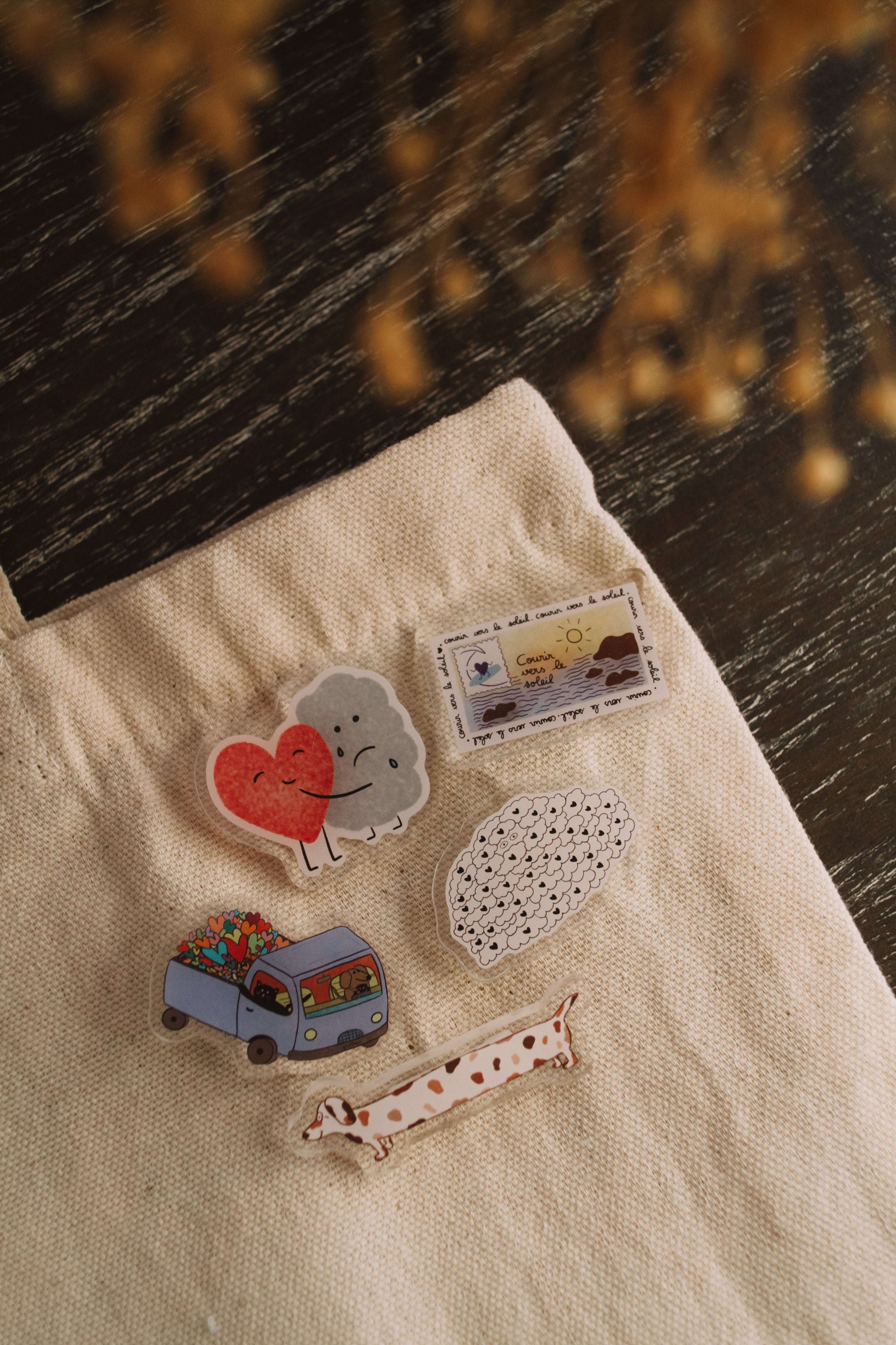 exemple de mise en forme des pin's sur tote bags 