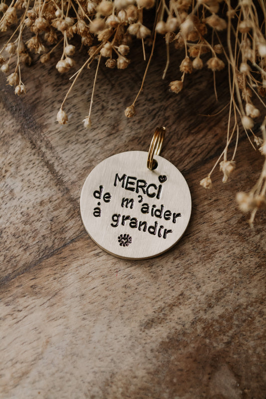 Porte-clé "MERCI de m'aider à grandir" - sous le sable design - grisbleu