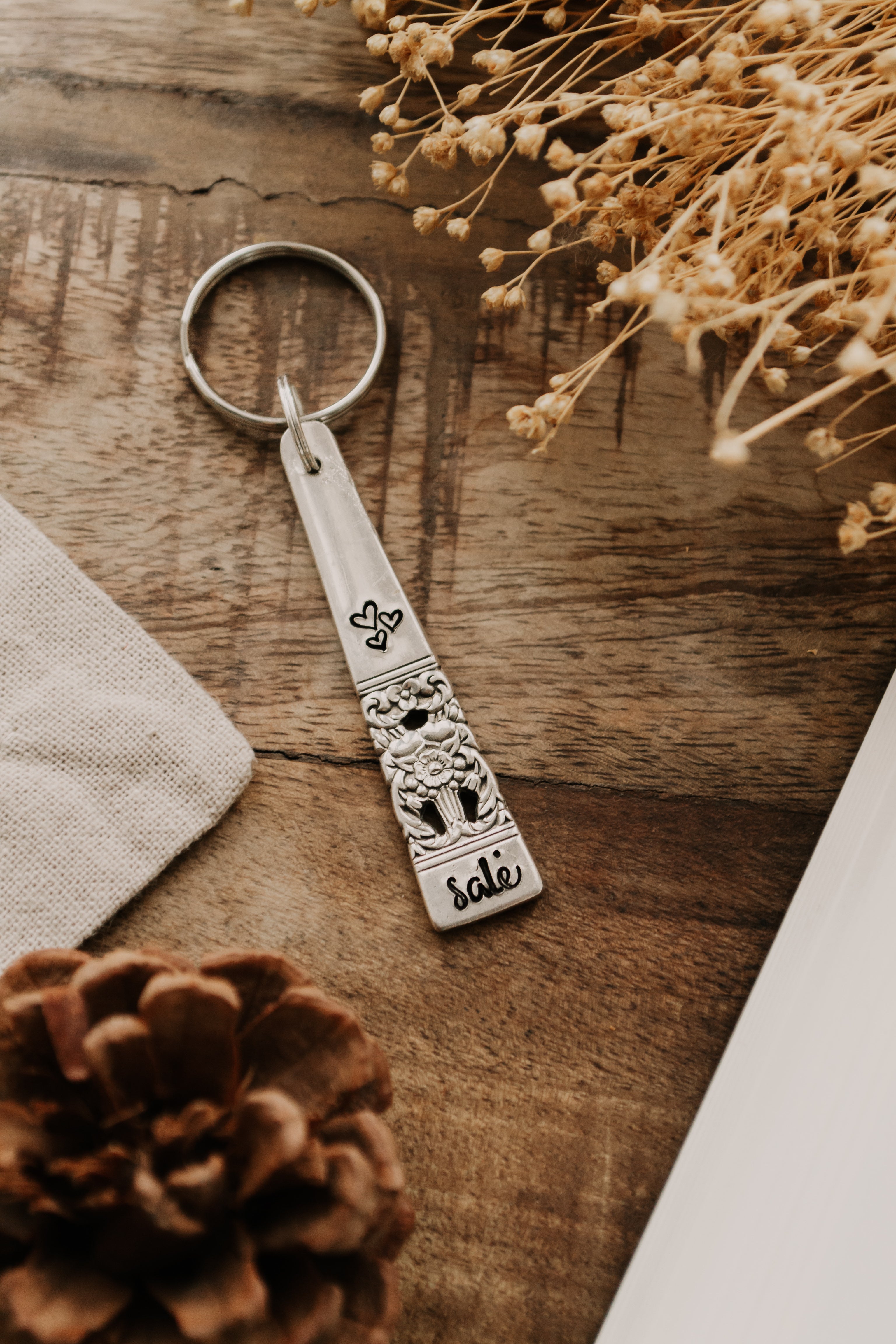 Porte-clé "bisou salé" - sous le sable design - grisbleu